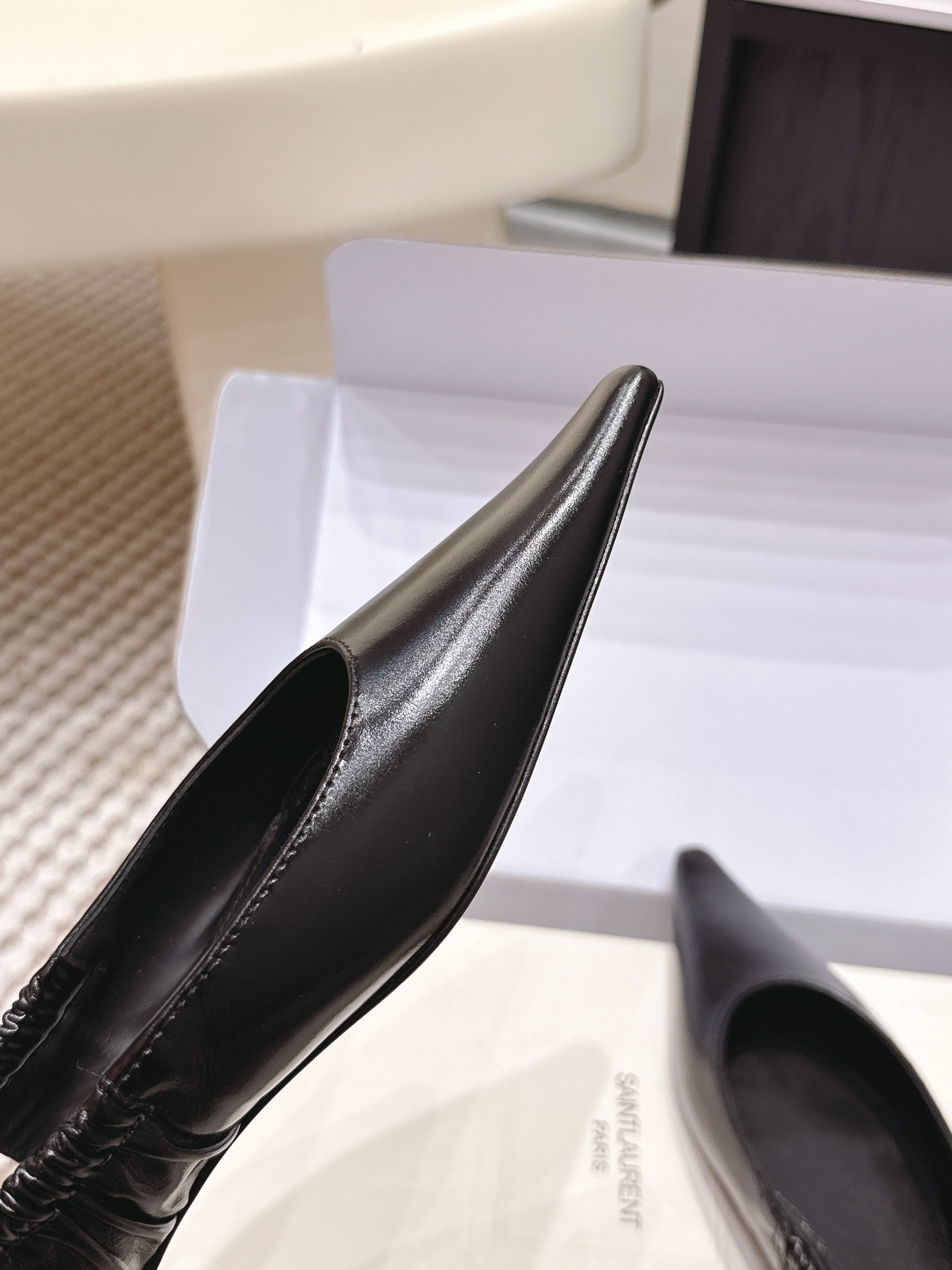 YSL 26ss Flat Slingback Black Glossy Leather 654711
