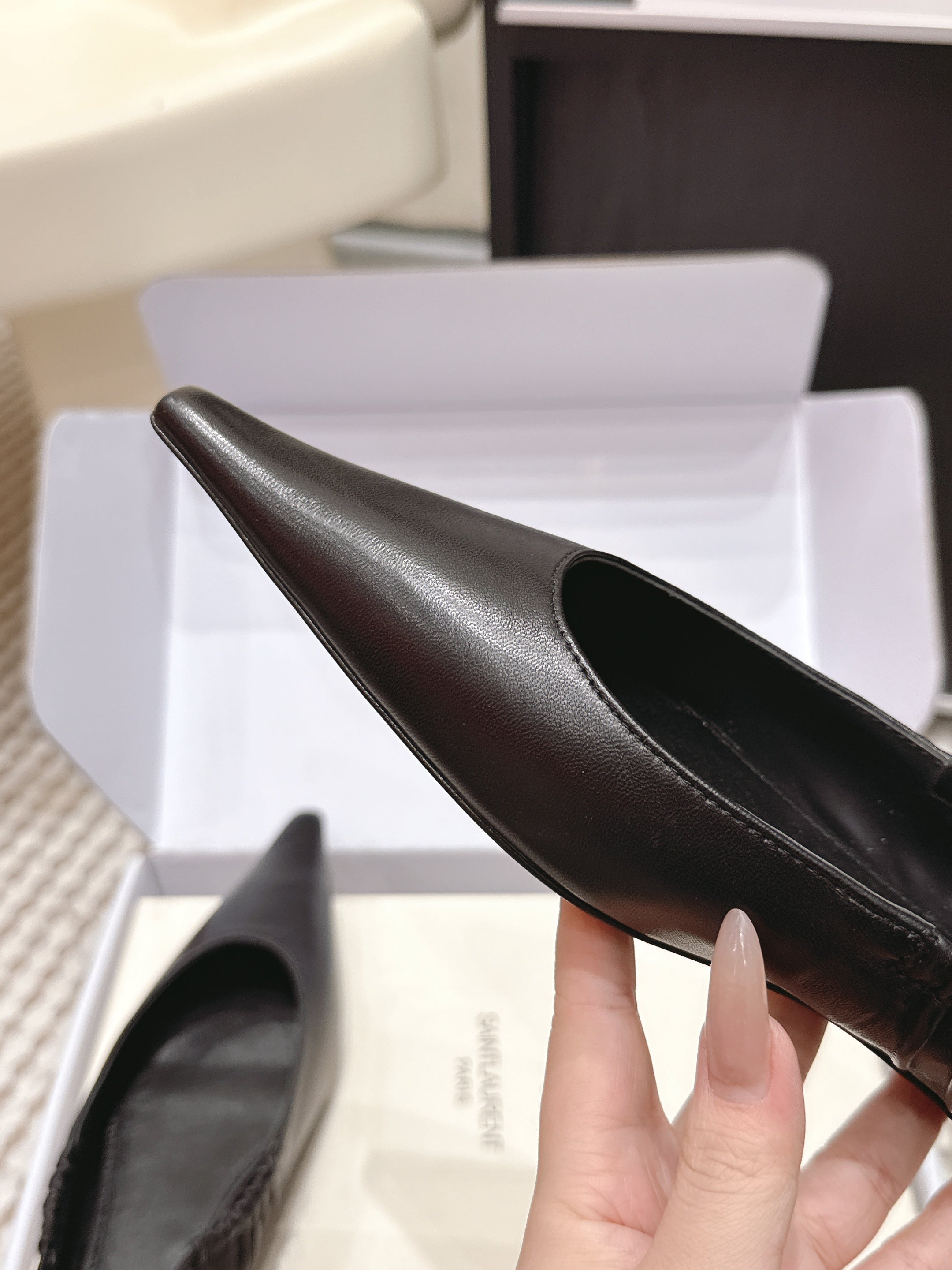 YSL 26ss Flat Slingback Black Sheepskin 654713