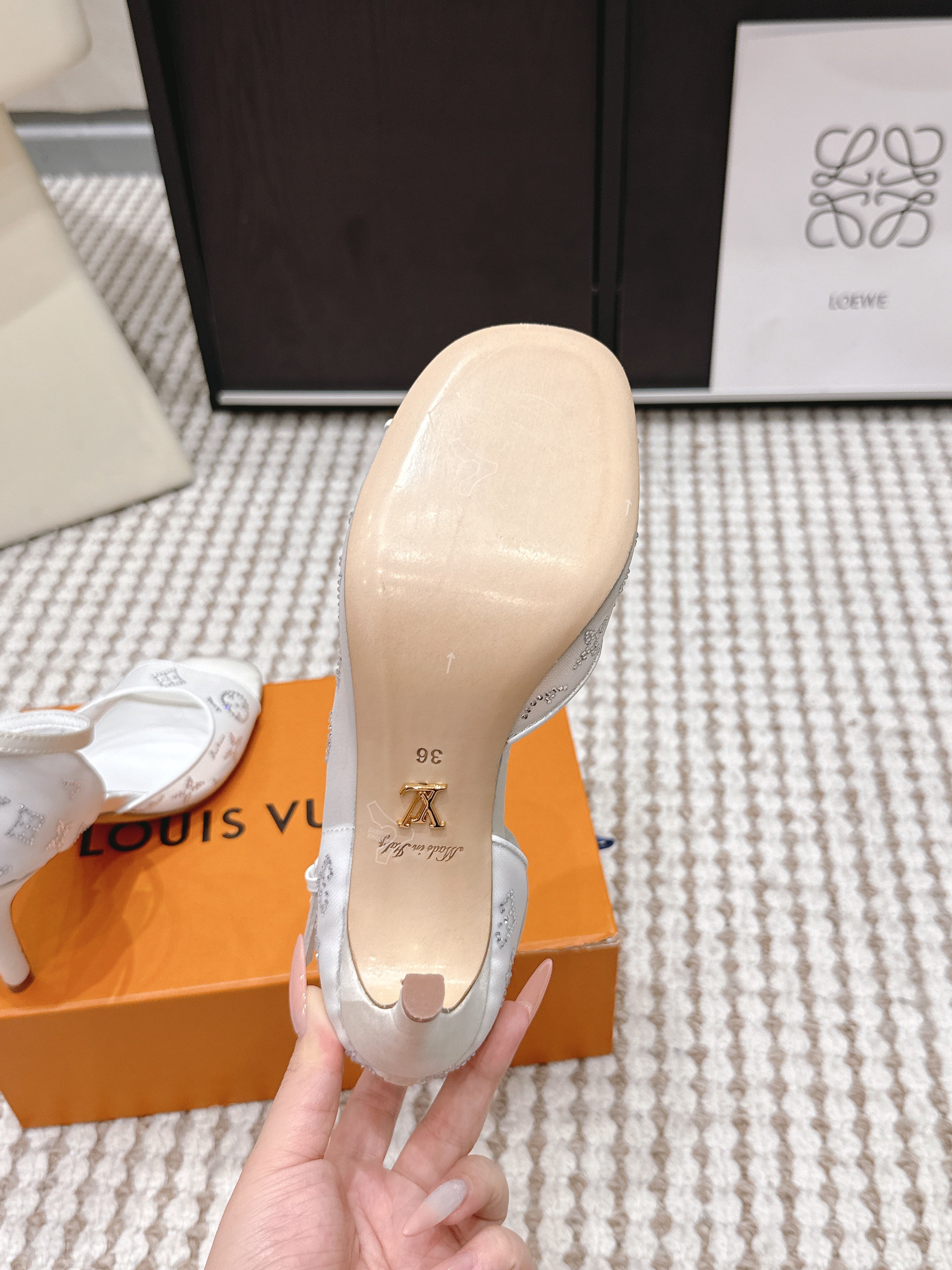 LV 26ss Peep-Toe Sandals 85 White Mesh 663223