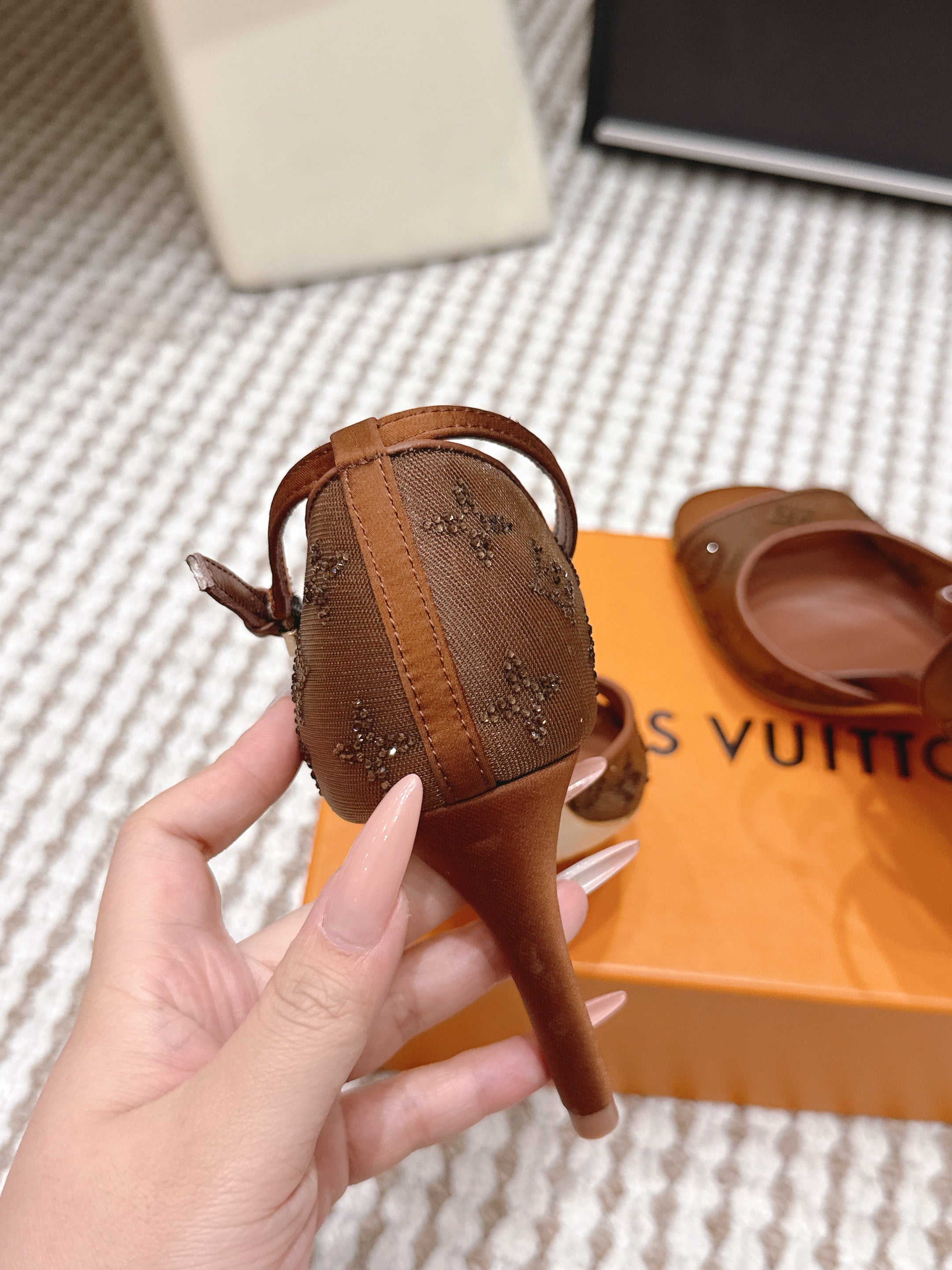LV 26ss Peep-Toe Sandals 85 Brown Mesh 663225