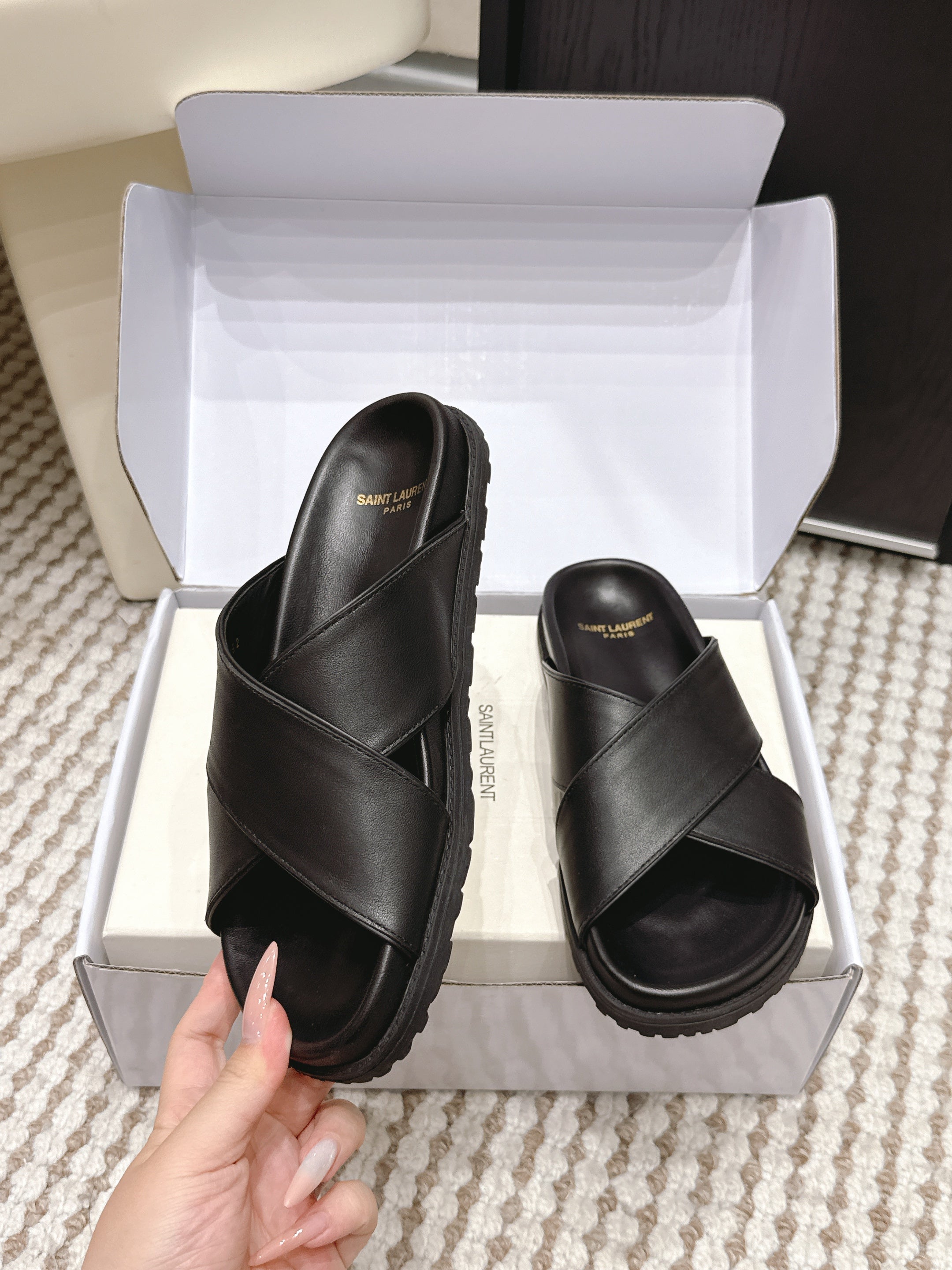 YSL 26ss Platform Slippers Black Sheepskin 663213