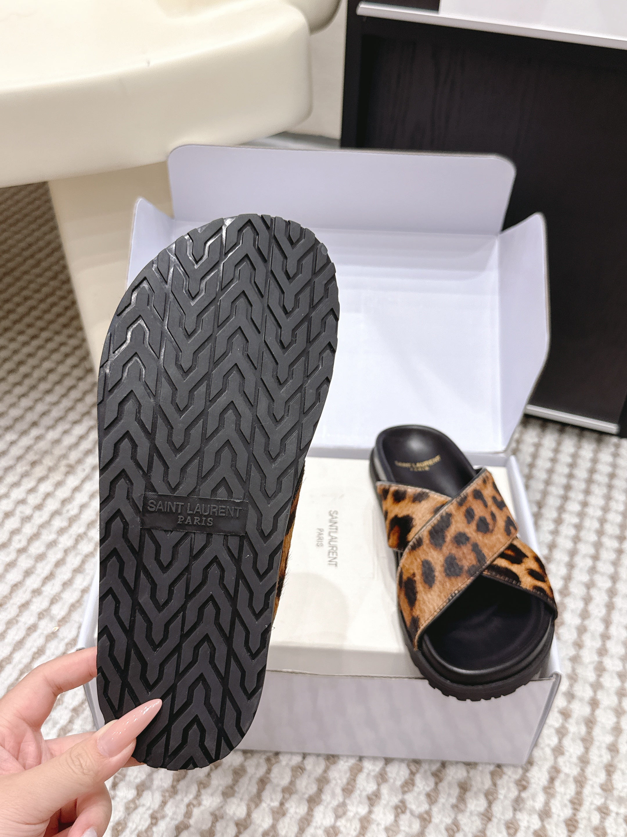 YSL 26ss Platform Slippers Black Leopard Print Leather 663218