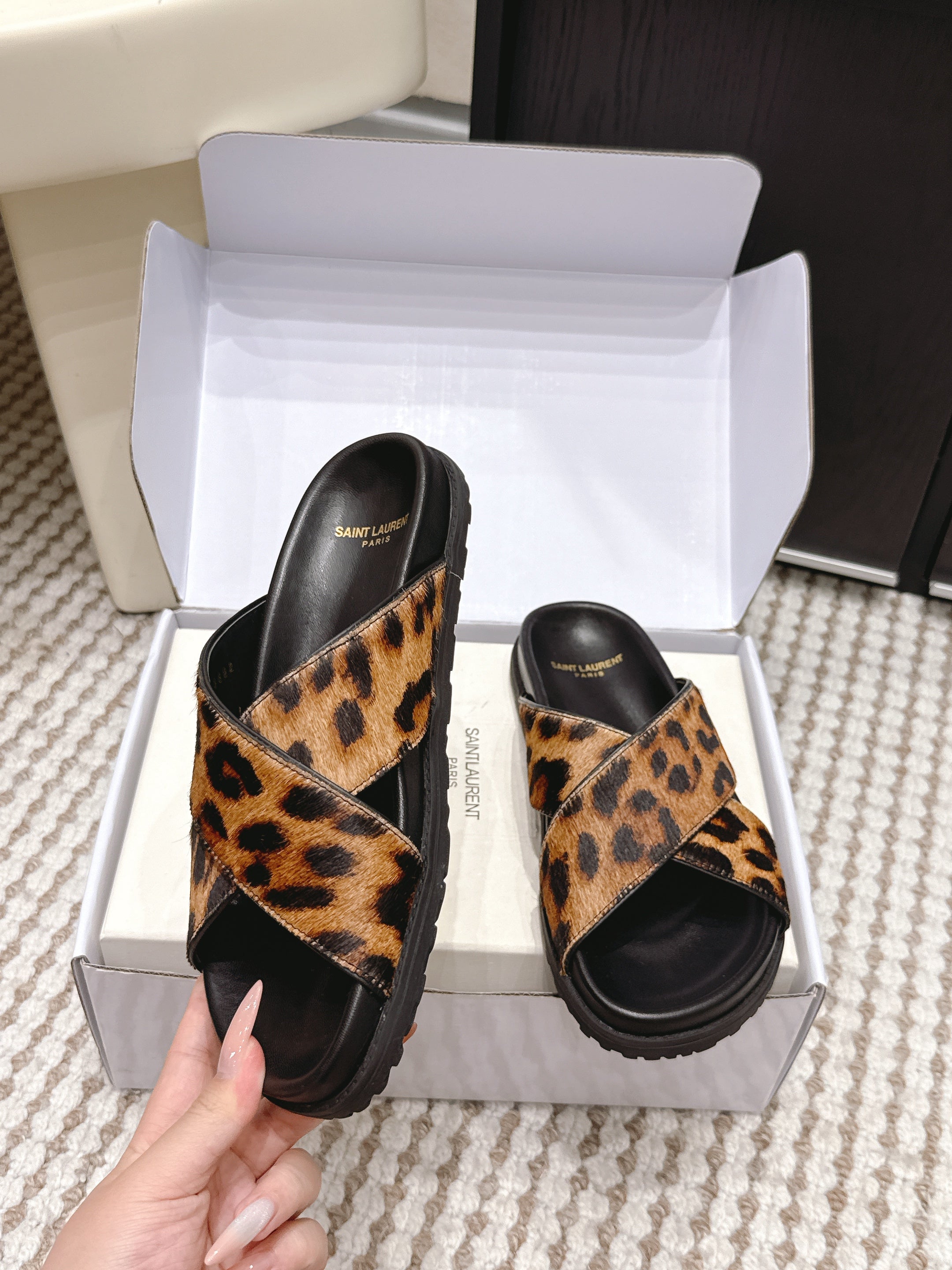 YSL 26ss Platform Slippers Black Leopard Print Leather 663218