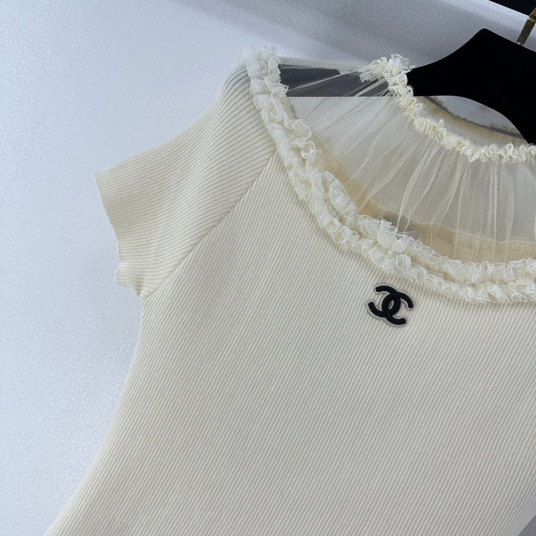 Chanel 2026 Lace-trimmed Fitted Short-Sleeve Shirt Cream Wool 365335