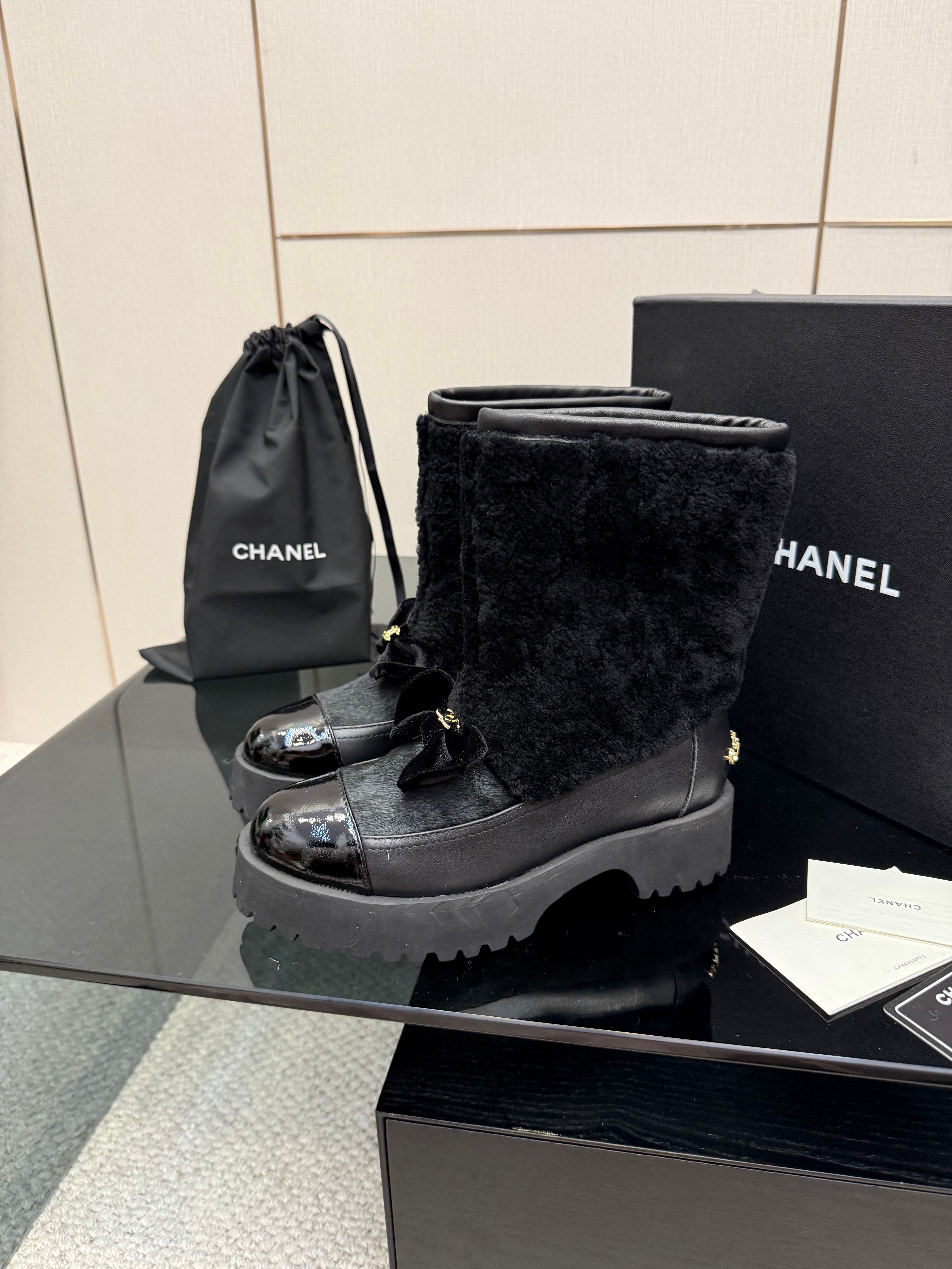 CC platform snow boots black sheepskin and wool 532189