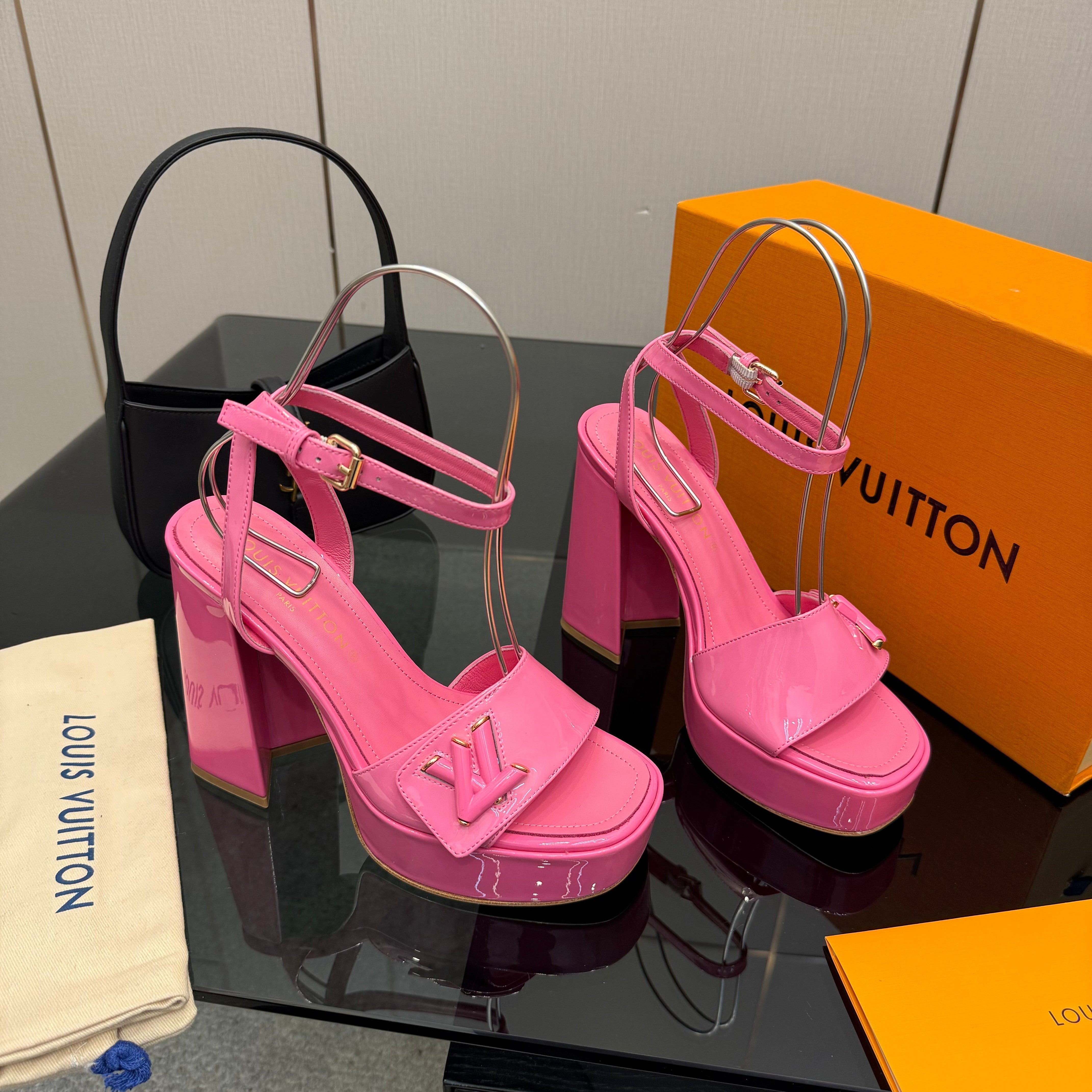 LV 26ss Platform Sandals 110 Pink Patent Leather 629617
