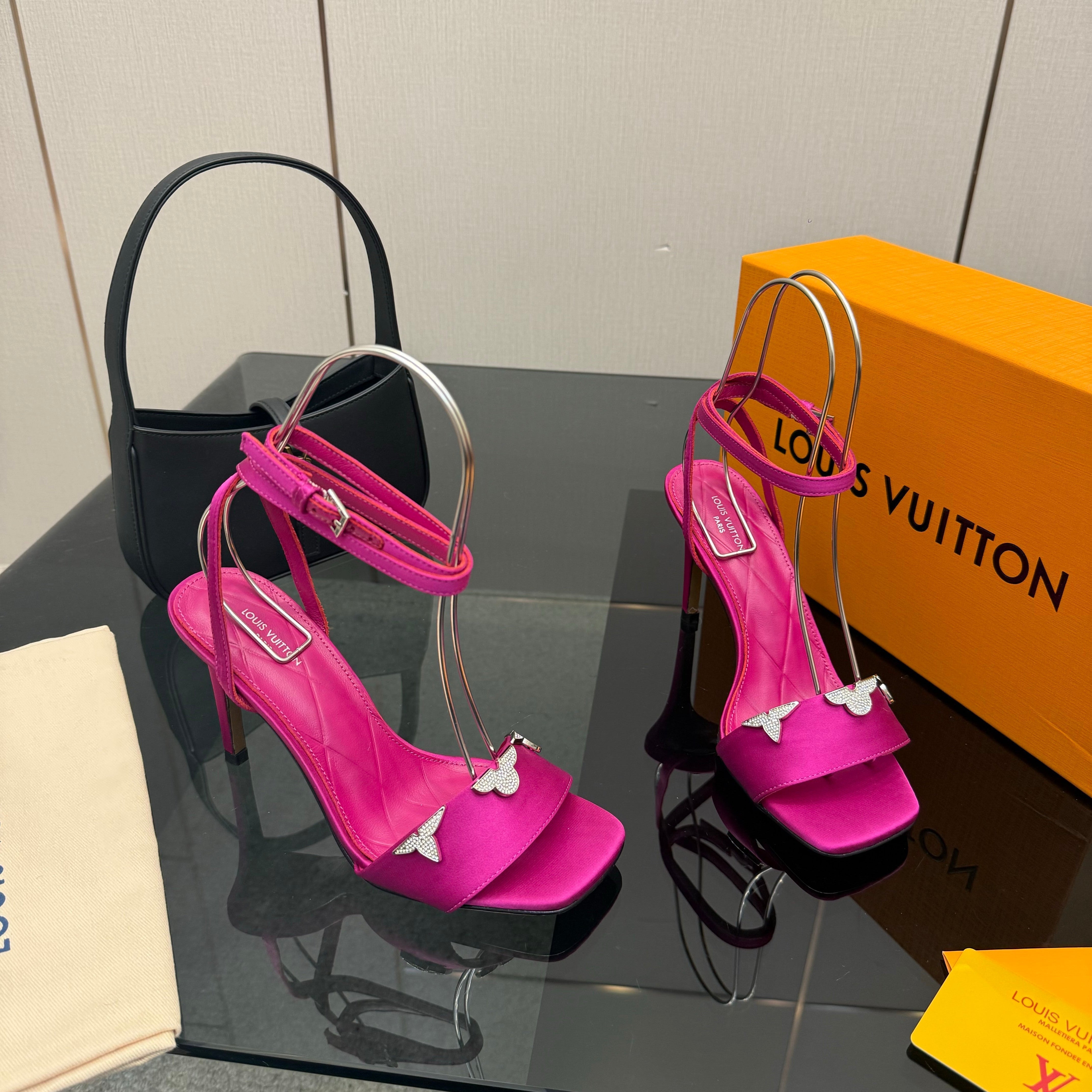 LV 26ss High Heeled Sandals 100 Fuchsia Pink Satin Leather 629625