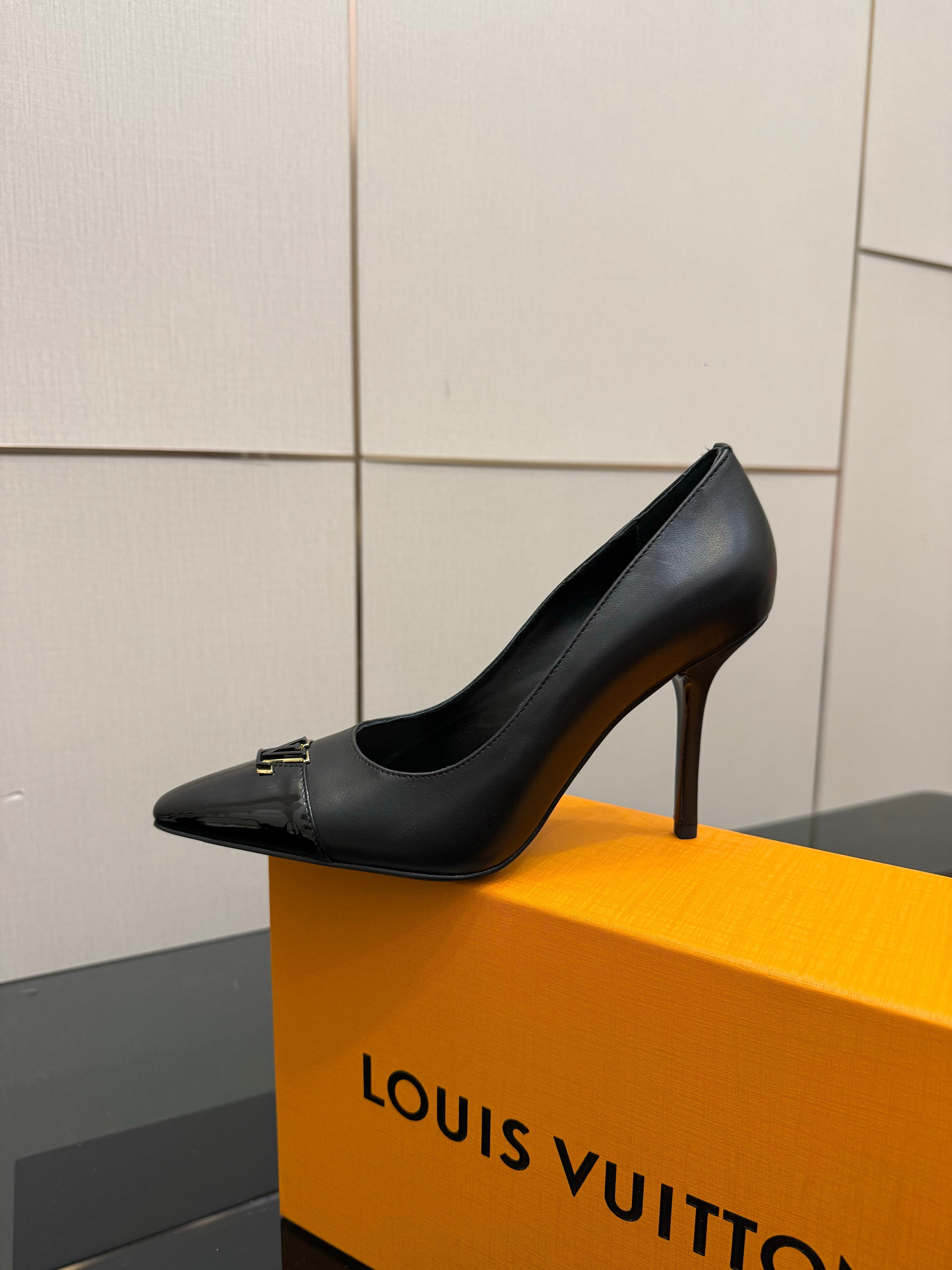 LV 26ss Heel Pump 90 Black Patent Leather 629630