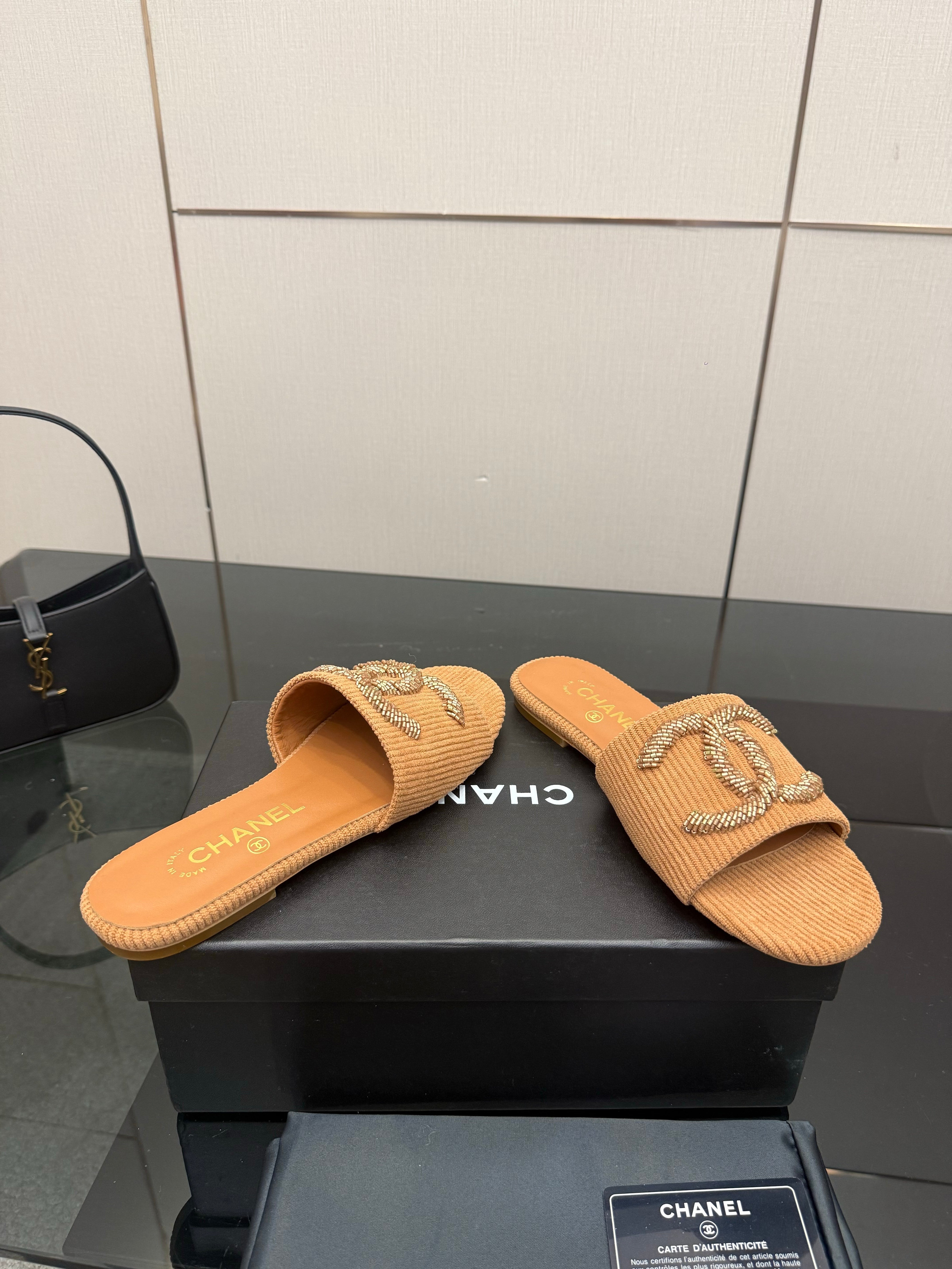 Chanel 2026 Slippers Leather Raffia Large Gold CC Logo 791589