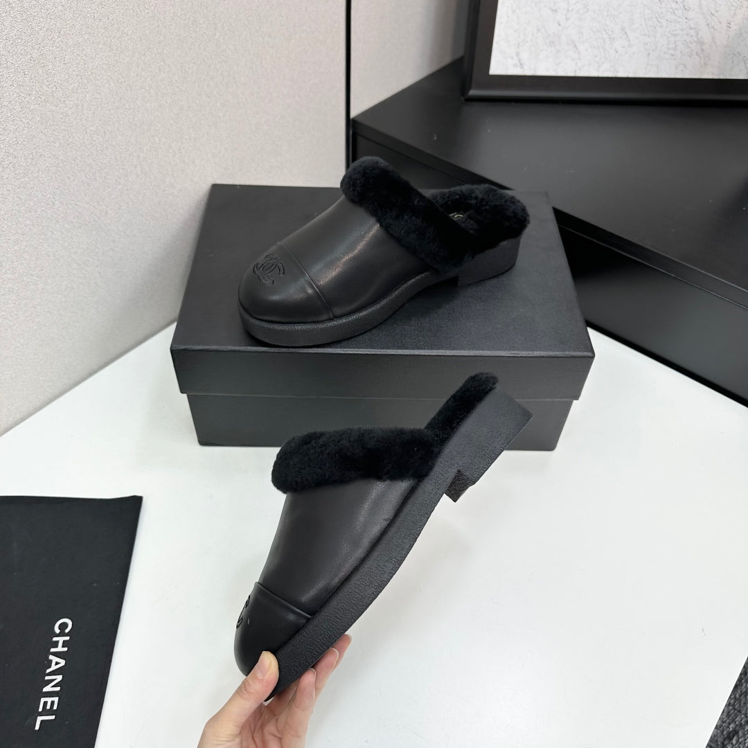 CC furry mule  black cowhide and wool 532573