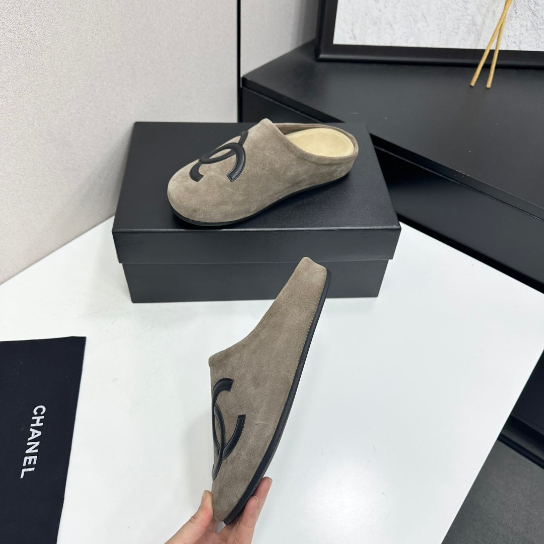 Chanel 2026 CC Logo Mule Suede 985651