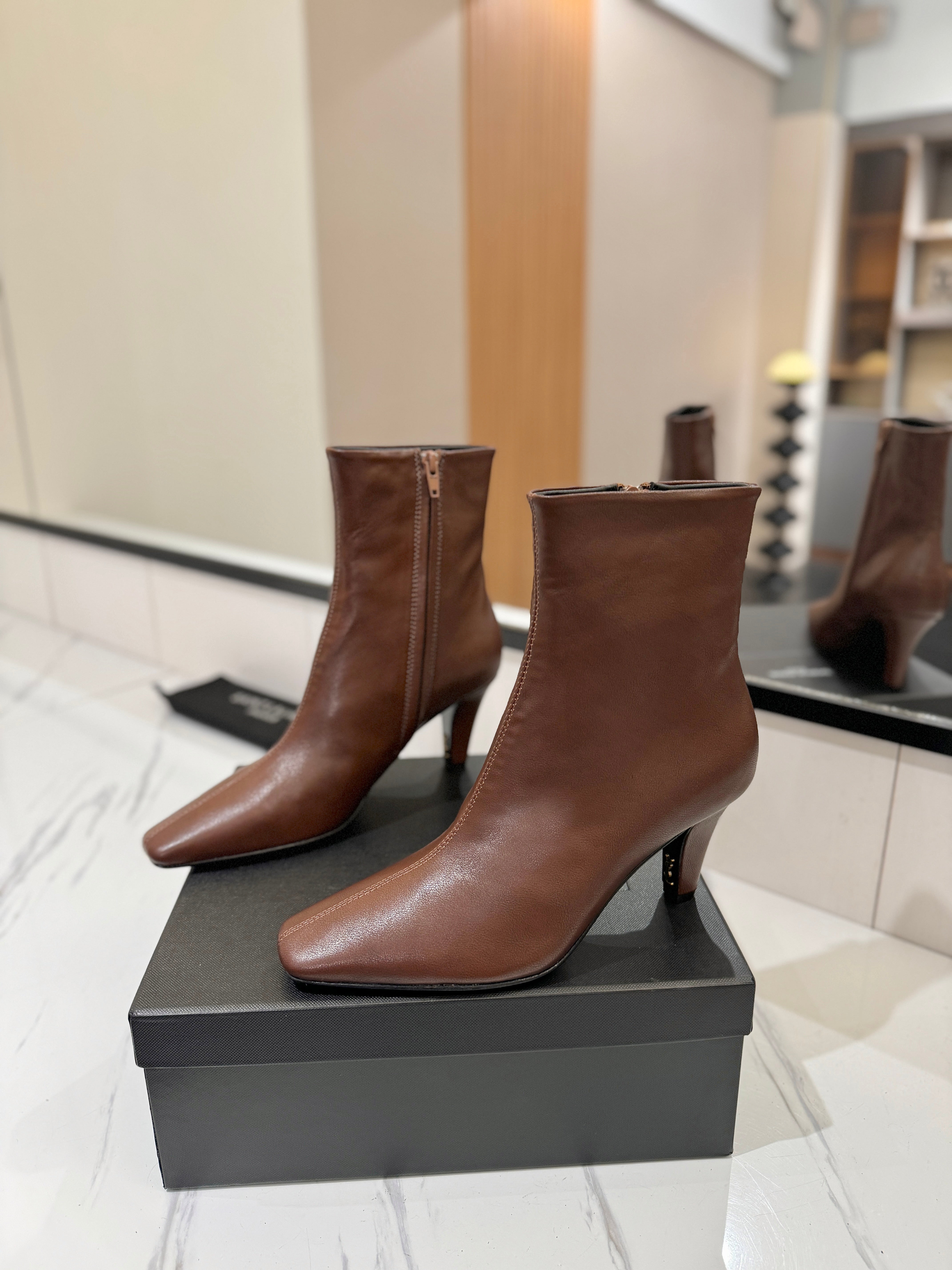 YSL 25  High-heeled Boot Brown Cowhide 520776