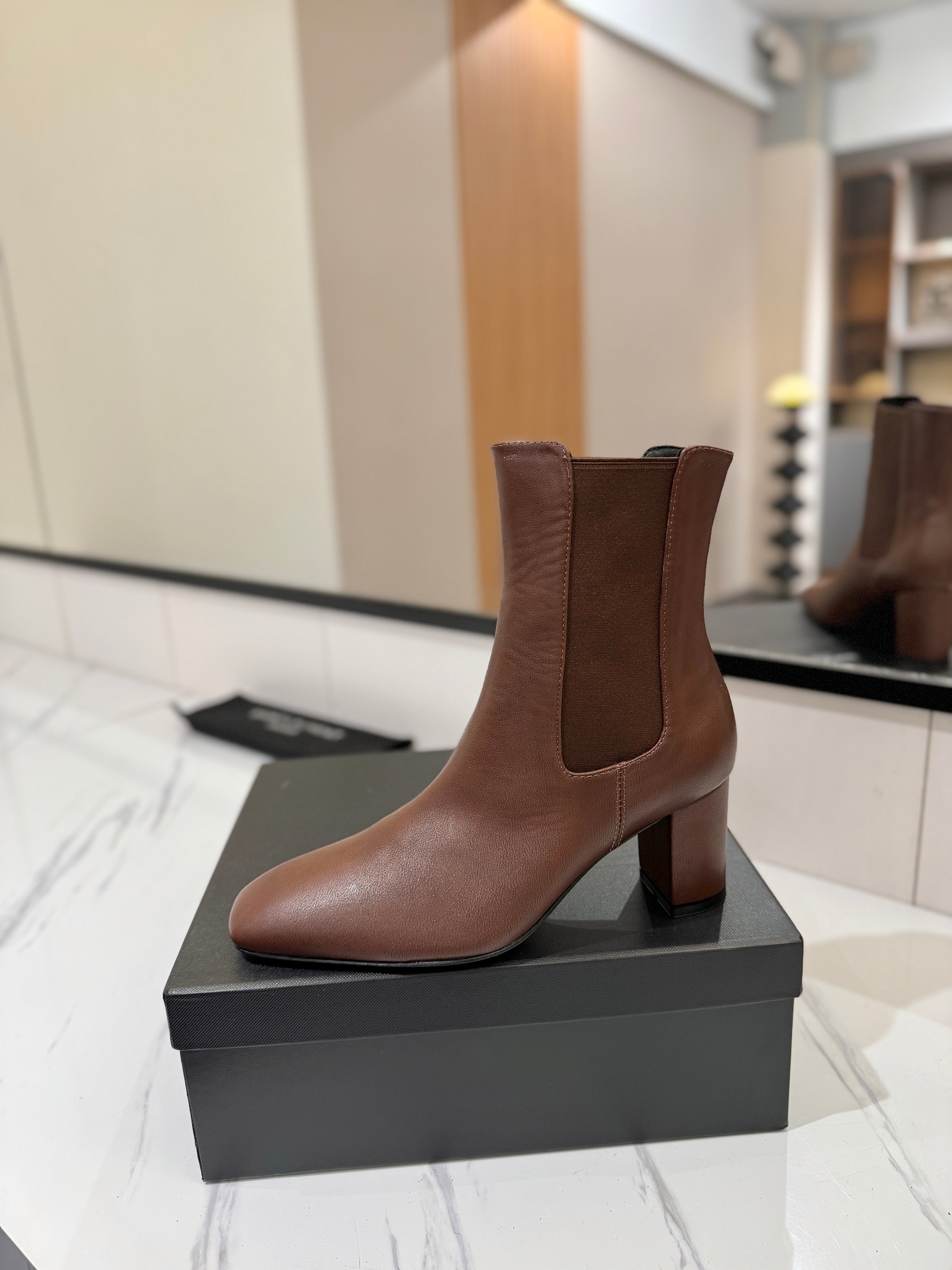 YSL 25 Chelsea Mid-heeled Boot Brown Calfskin 520777