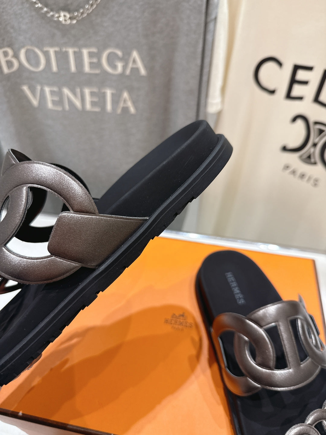 HM 26ss Pig Nose Sandals Black Taupe Metallic Cowhide 641272