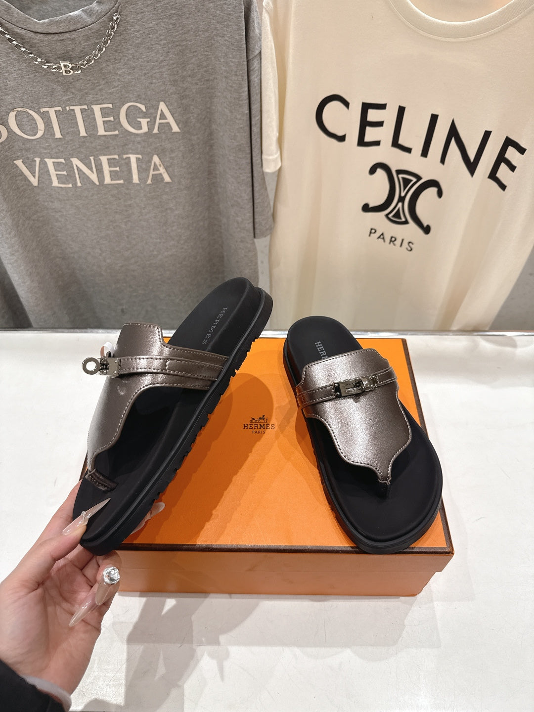 HM 26ss Sandals Black Sliver Metallic Cowhide 641274