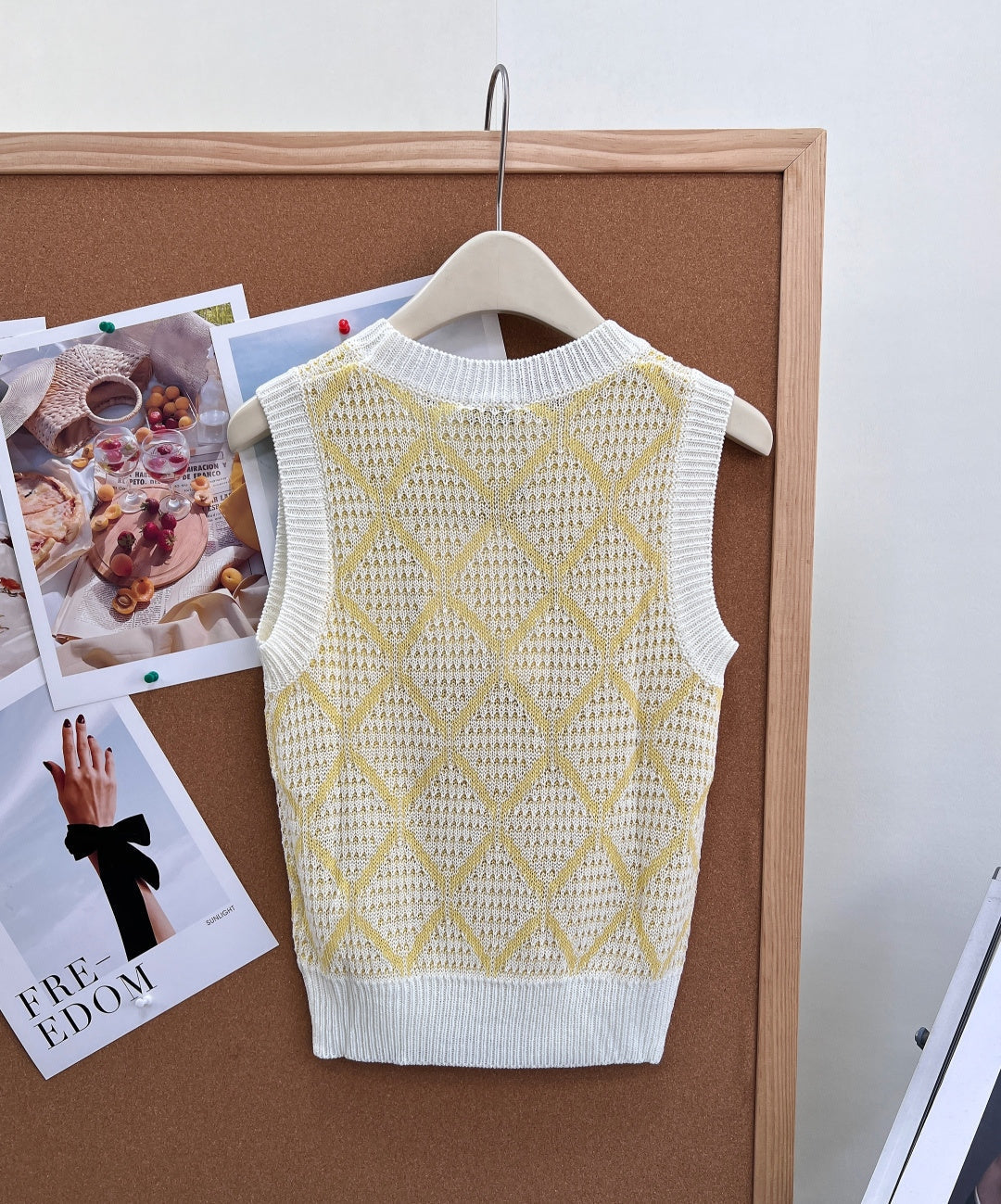 Chanel 2026 Knit Vest Yellow 3D Logo CC Cotton 463364