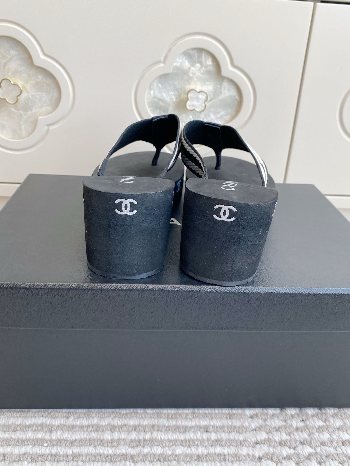 CC 26s Thong Sandals 65 Black White Rubber Leather 647677