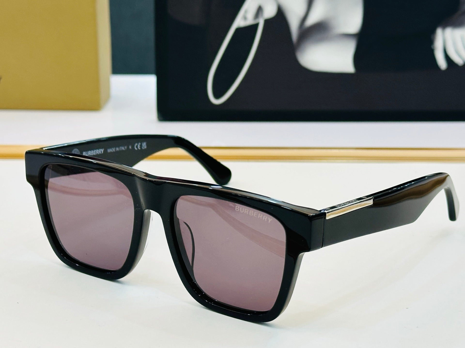 Burberry Sunglasses 666561