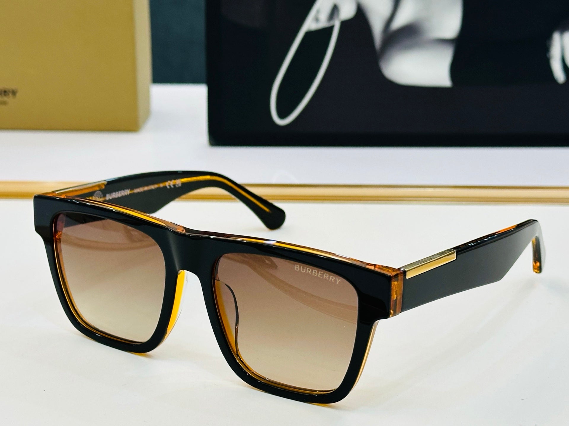 Burberry Sunglasses 666561