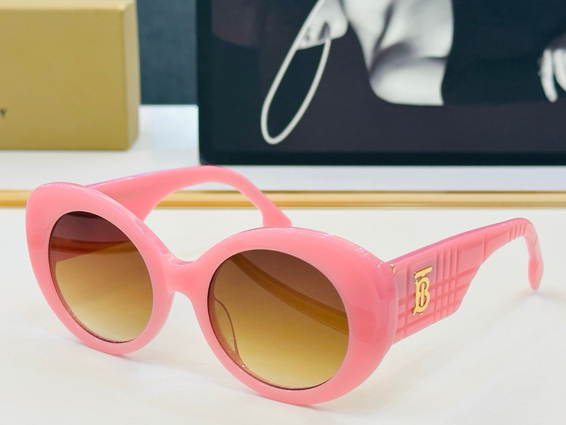 Burberry Sunglasses 715004