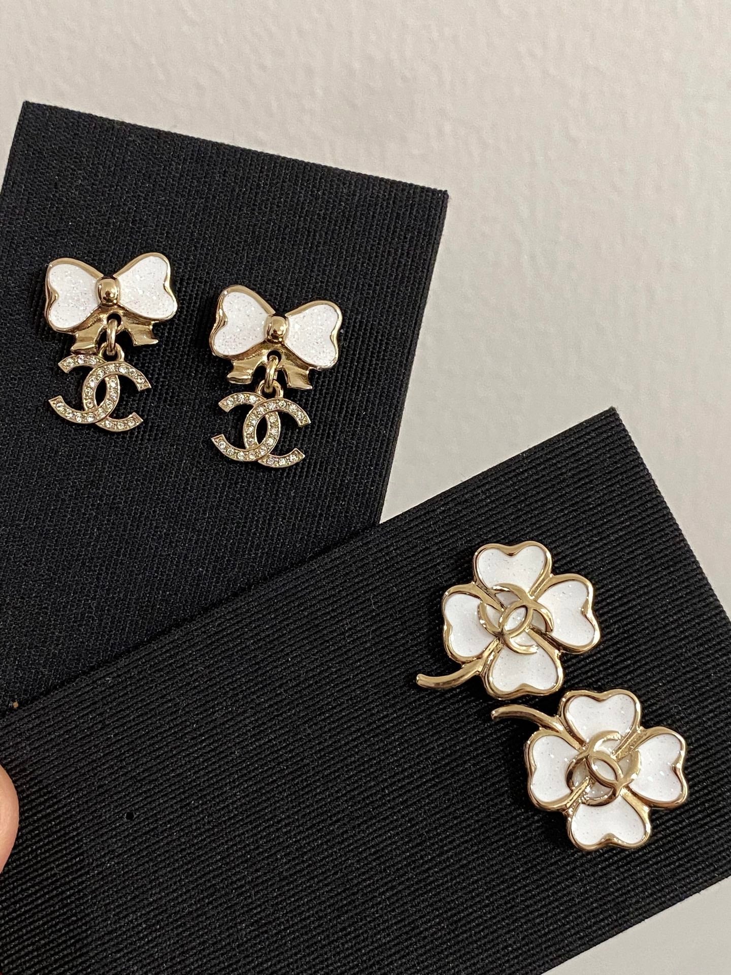 CC Fine Sparkling Bow Gold Mop Earrings