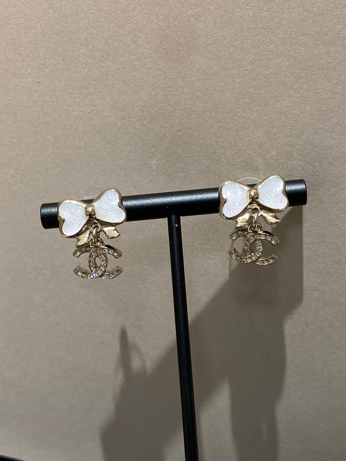 CC Fine Sparkling Bow Gold Mop Earrings
