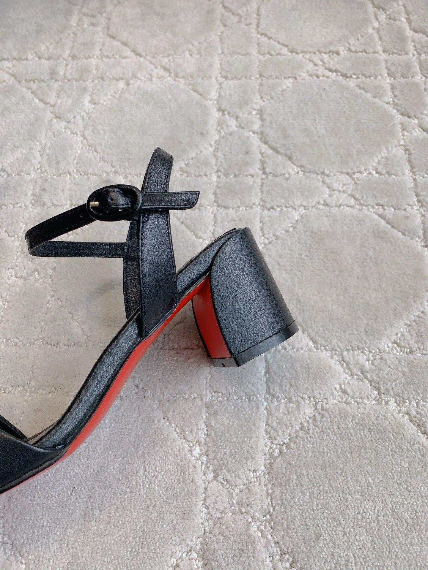 CL Simple Sandals Black Sheepskin 328455