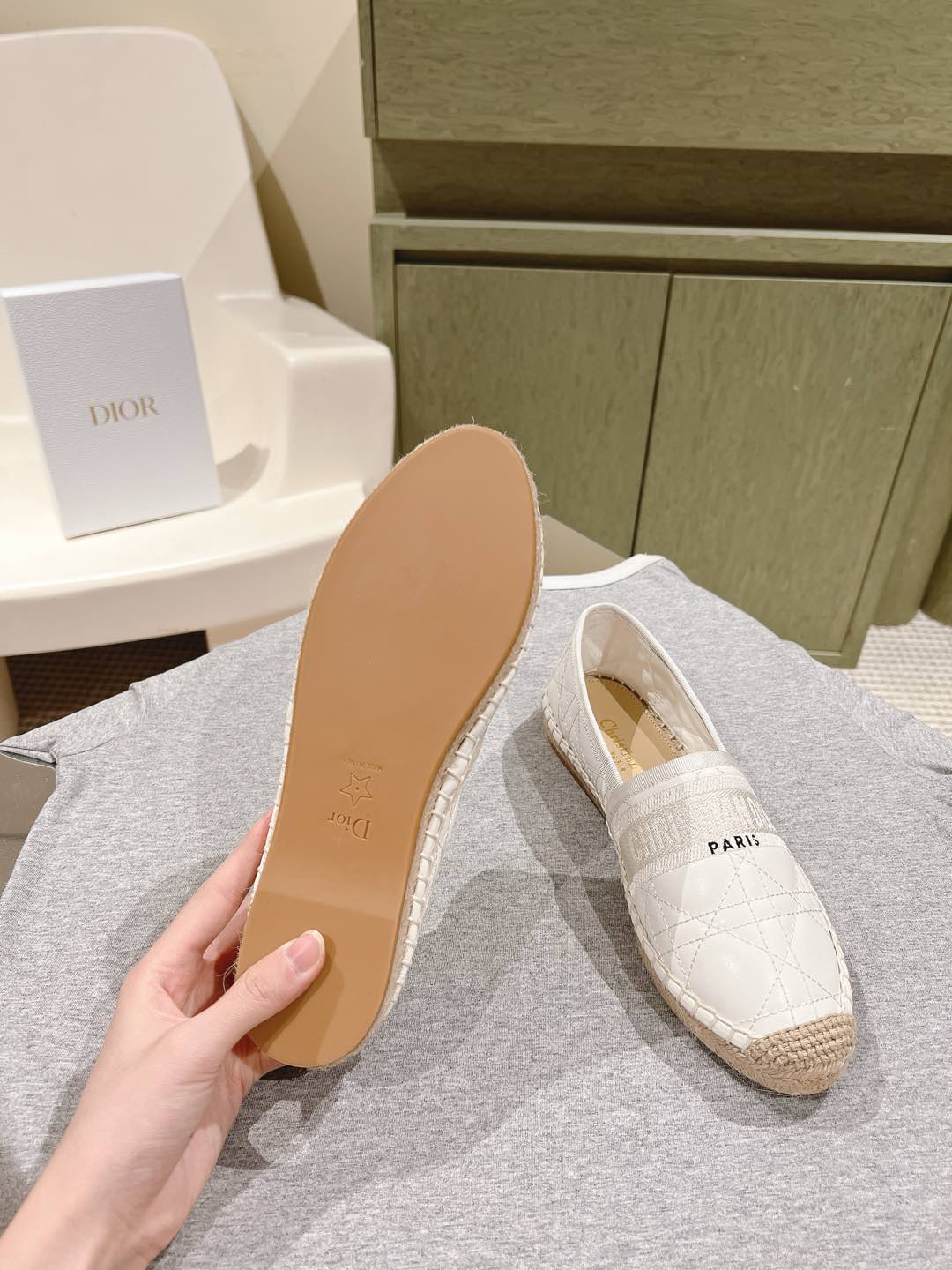 CD 26s Loafers Embroidery White Cowhide 653264