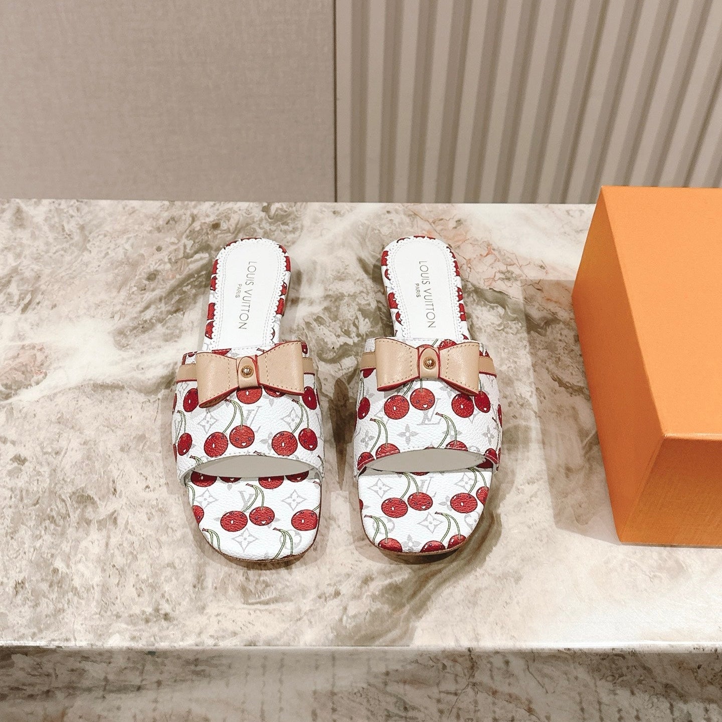LV 26ss Slippers White Red Genuine Leather 656915
