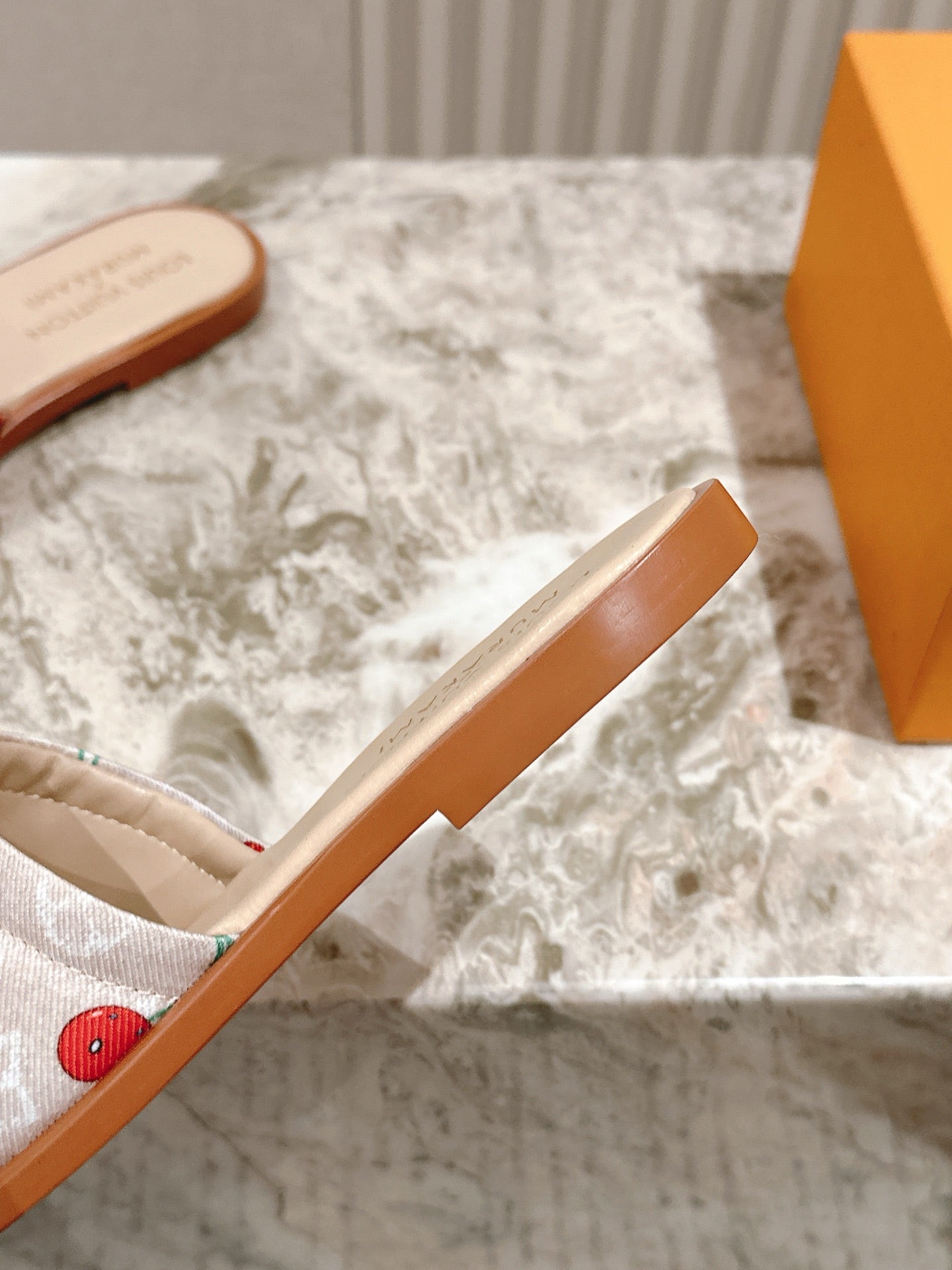LV 26ss Slippers Beige White Red Denim Leather 656932