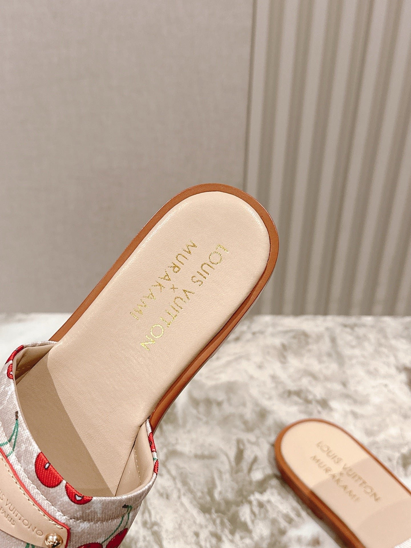 LV 26ss Slippers Beige White Red Denim Leather 656932