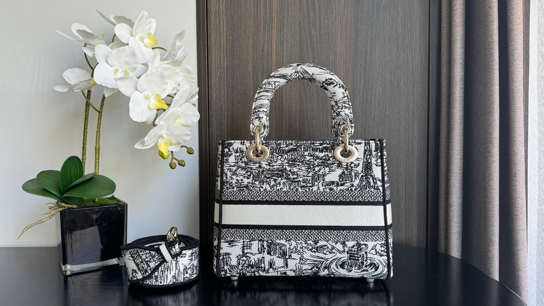 medium lady 24 black white embroidery