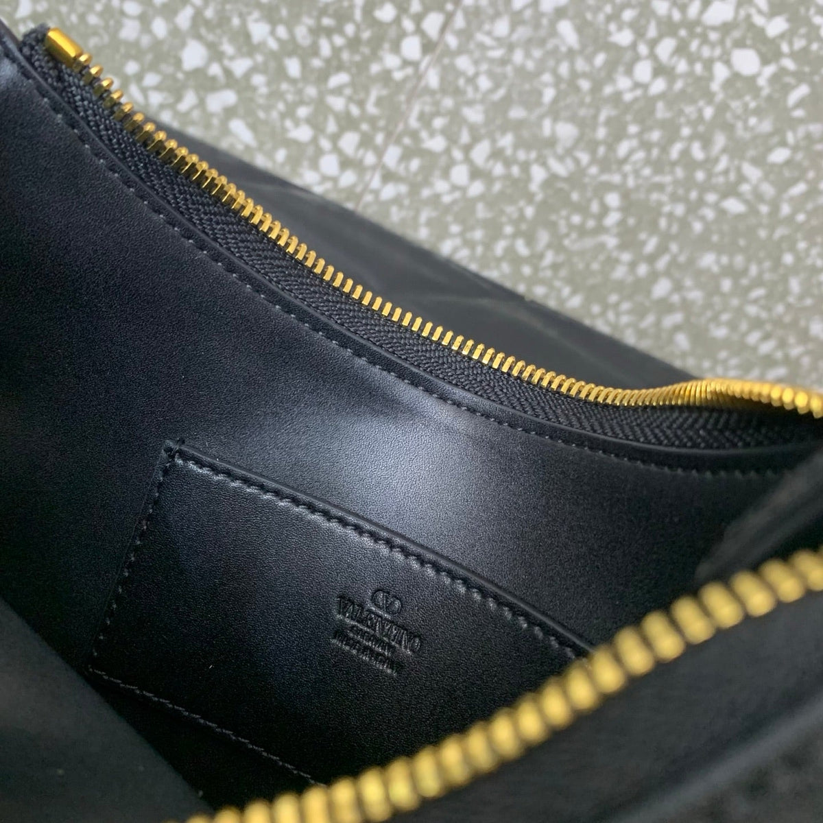 VA GARAVANI VLOGO mini HOBO bag black calfskin 566882