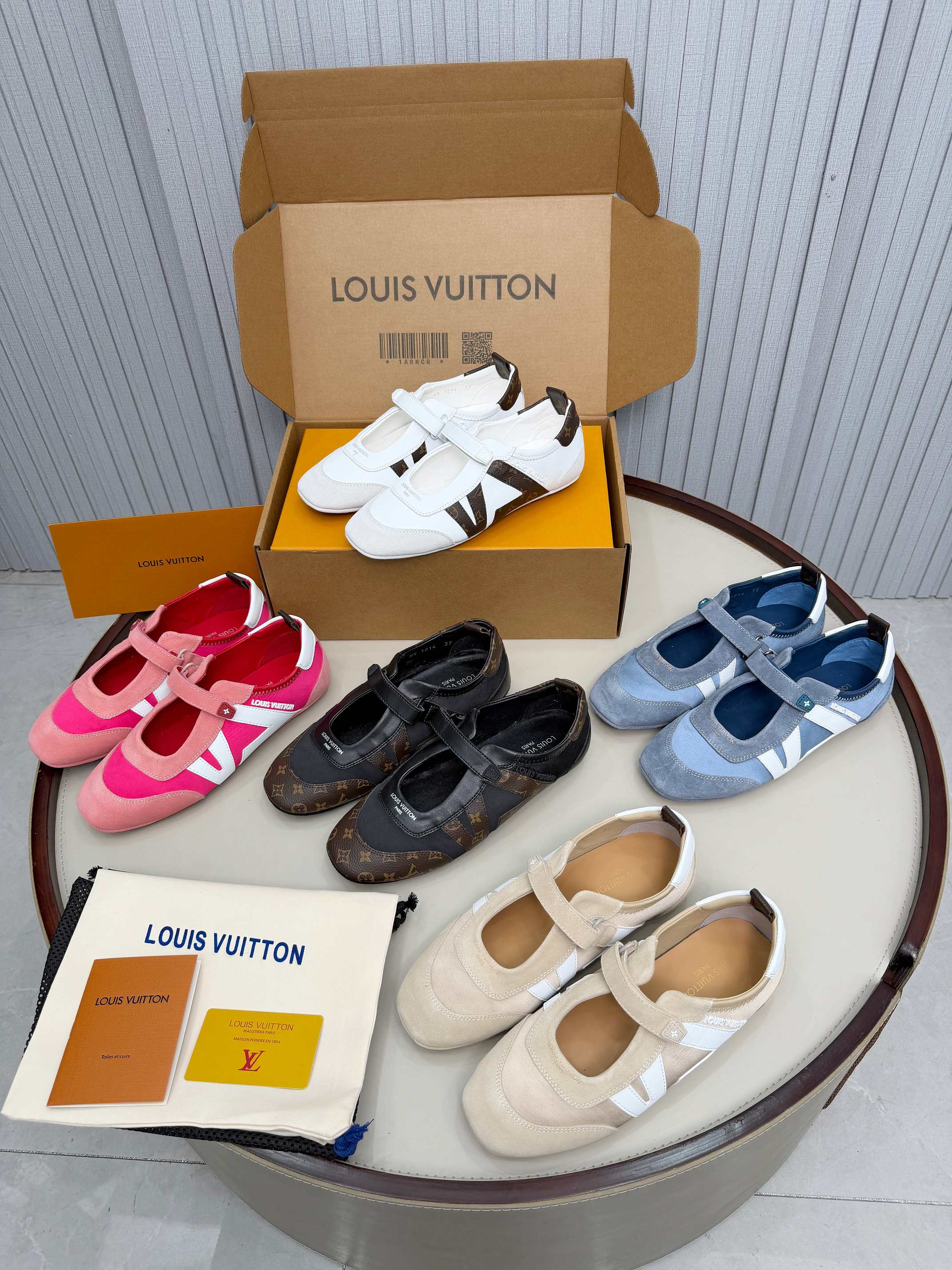 LV 26ss Sneakerina Mary Jane Beige White Suede Cowhide 674024