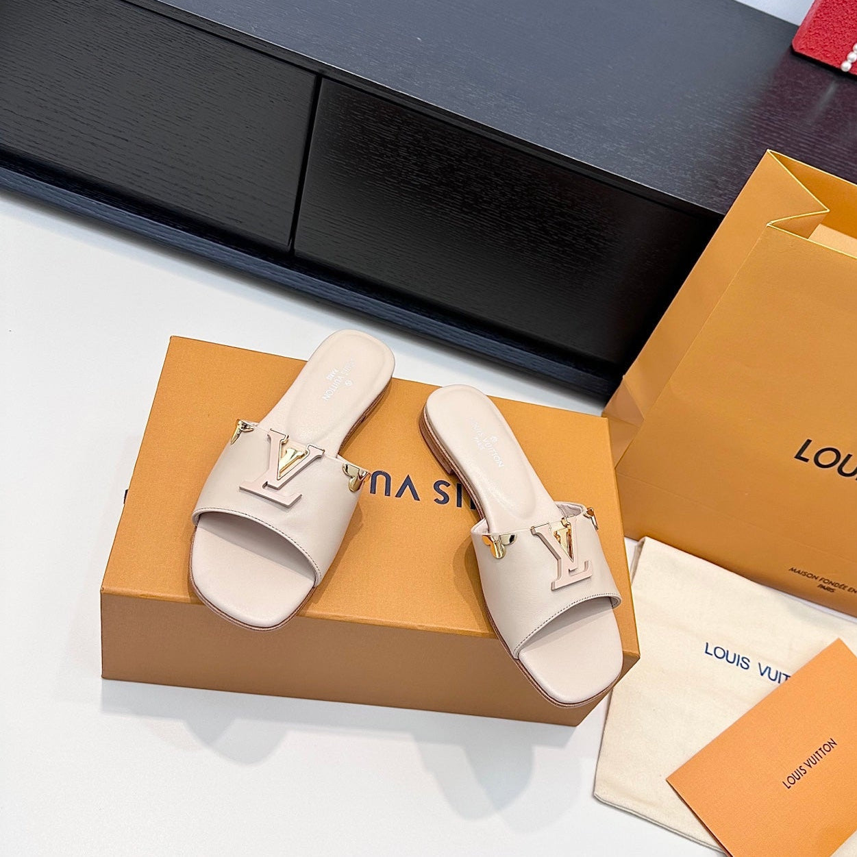 LV 26s V-Buck Sandals Light Beige Calfskin 622393