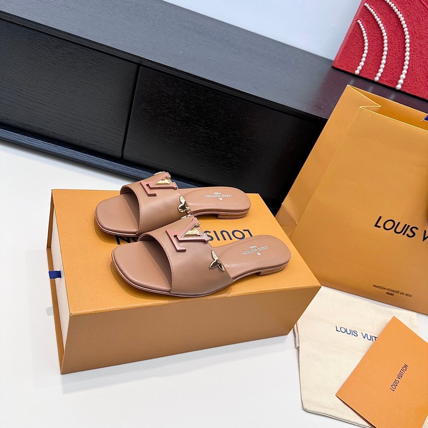 LV 26s V-Buck Sandals Light Brown Calfskin 622395