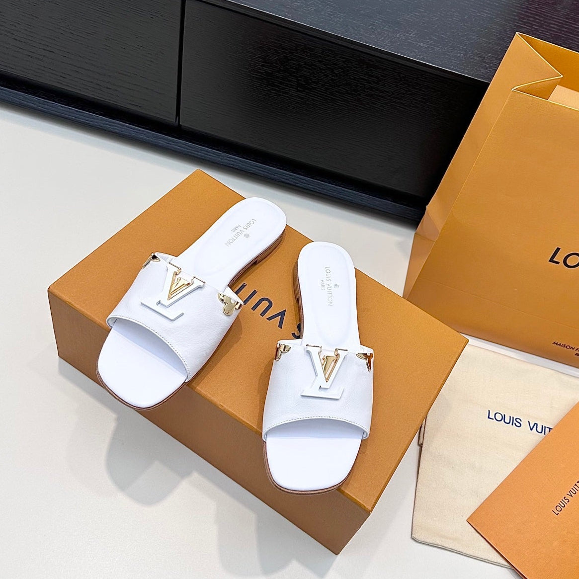 LV 26s V-Buck Sandals White Calfskin 622397