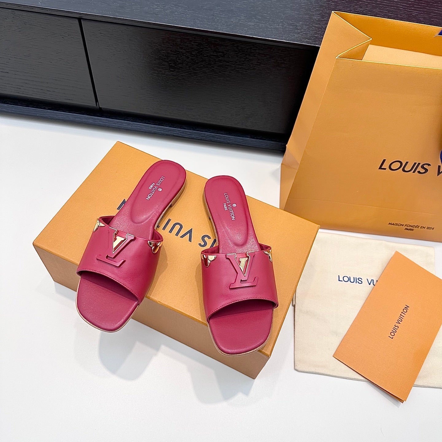 LV 26s V-Buck Sandals Deep Pink Calfskin 622407