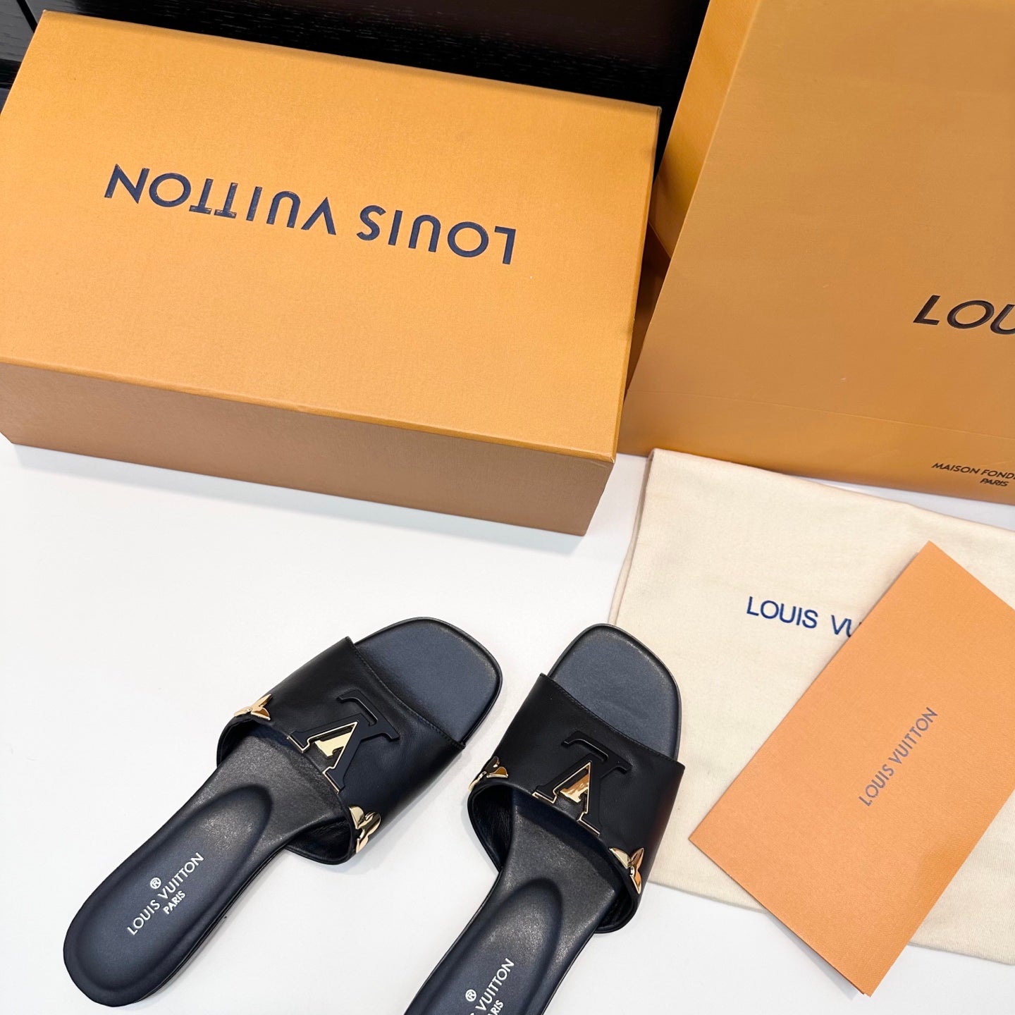 LV 26s V-Buck Sandals Black Calfskin 622409