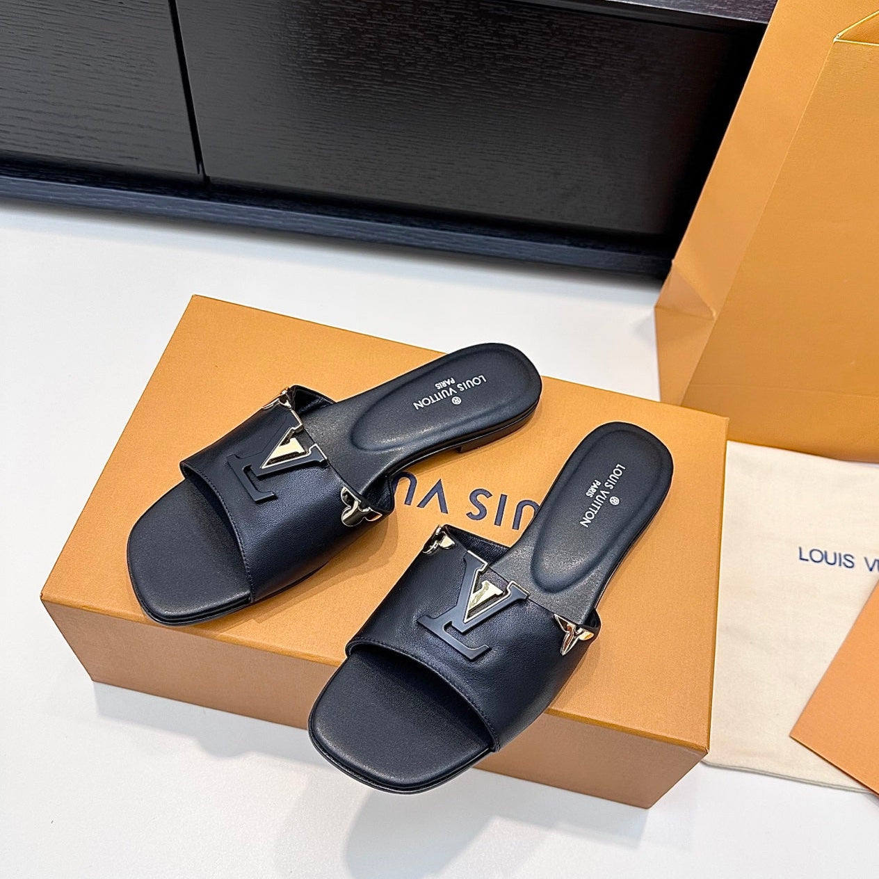 LV 26s V-Buck Sandals Black Calfskin 622409