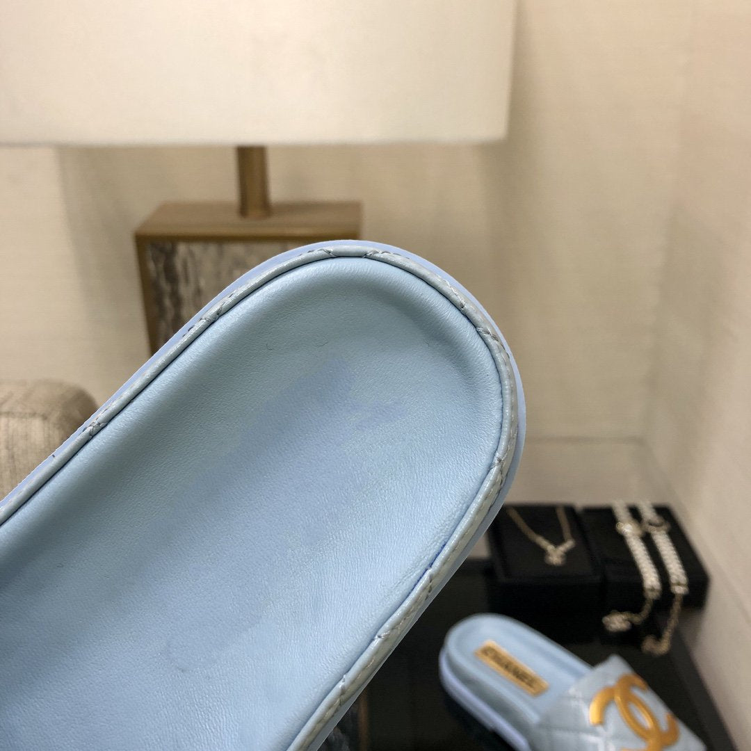 mule sandal 30 cloud blue quilted waxed leather