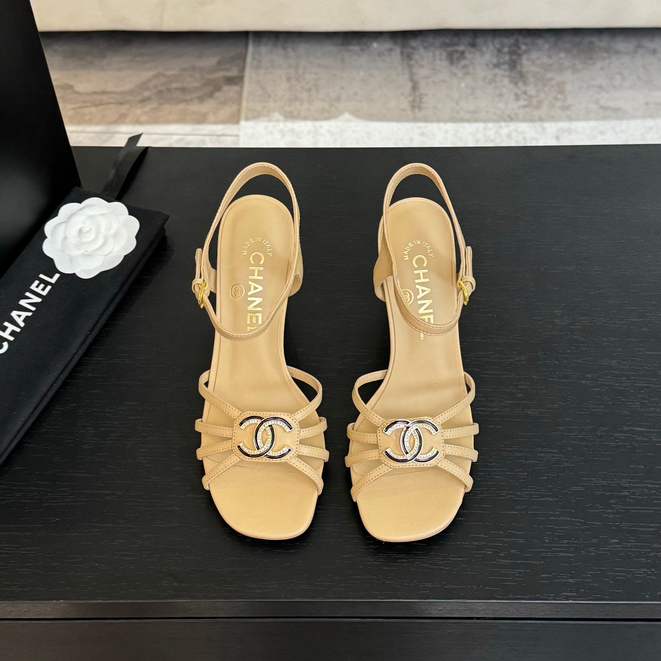 CC 85mm Sandal DarkCream Sheepskin  212931