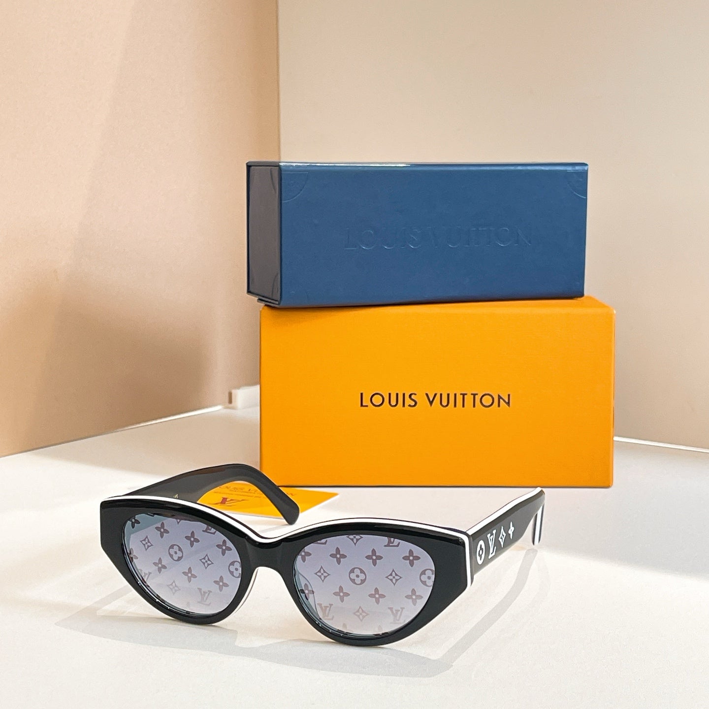 Louis Vuitton Sunglasses 647778