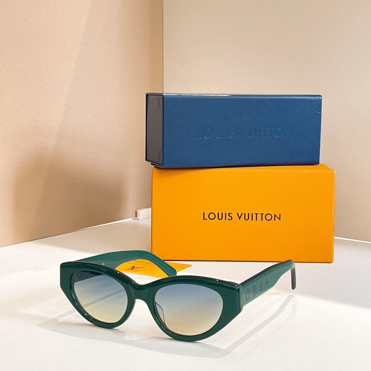 Louis Vuitton Sunglasses 647778