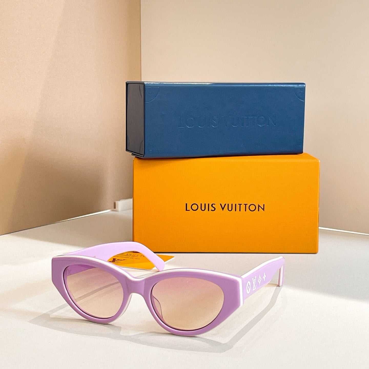 Louis Vuitton Sunglasses 647778