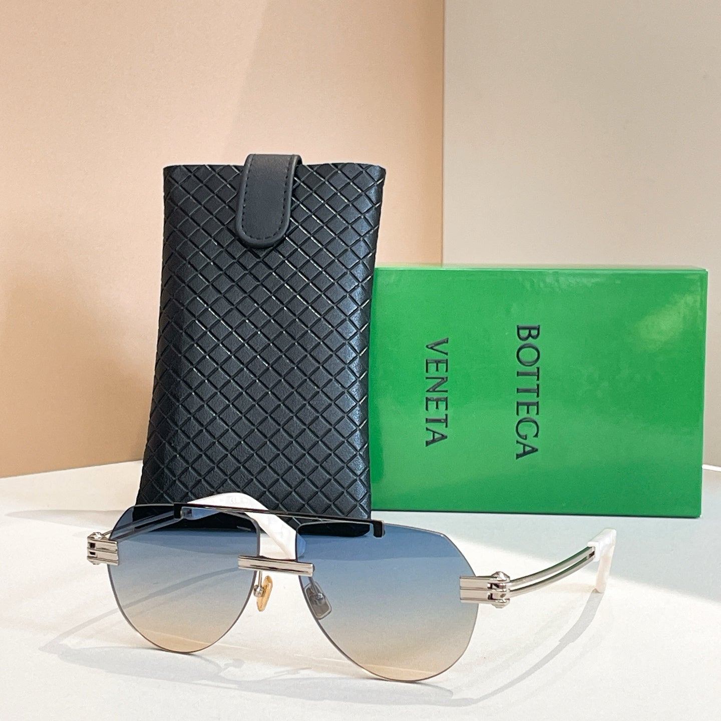 Bottega Veneta Sunglasses 660136