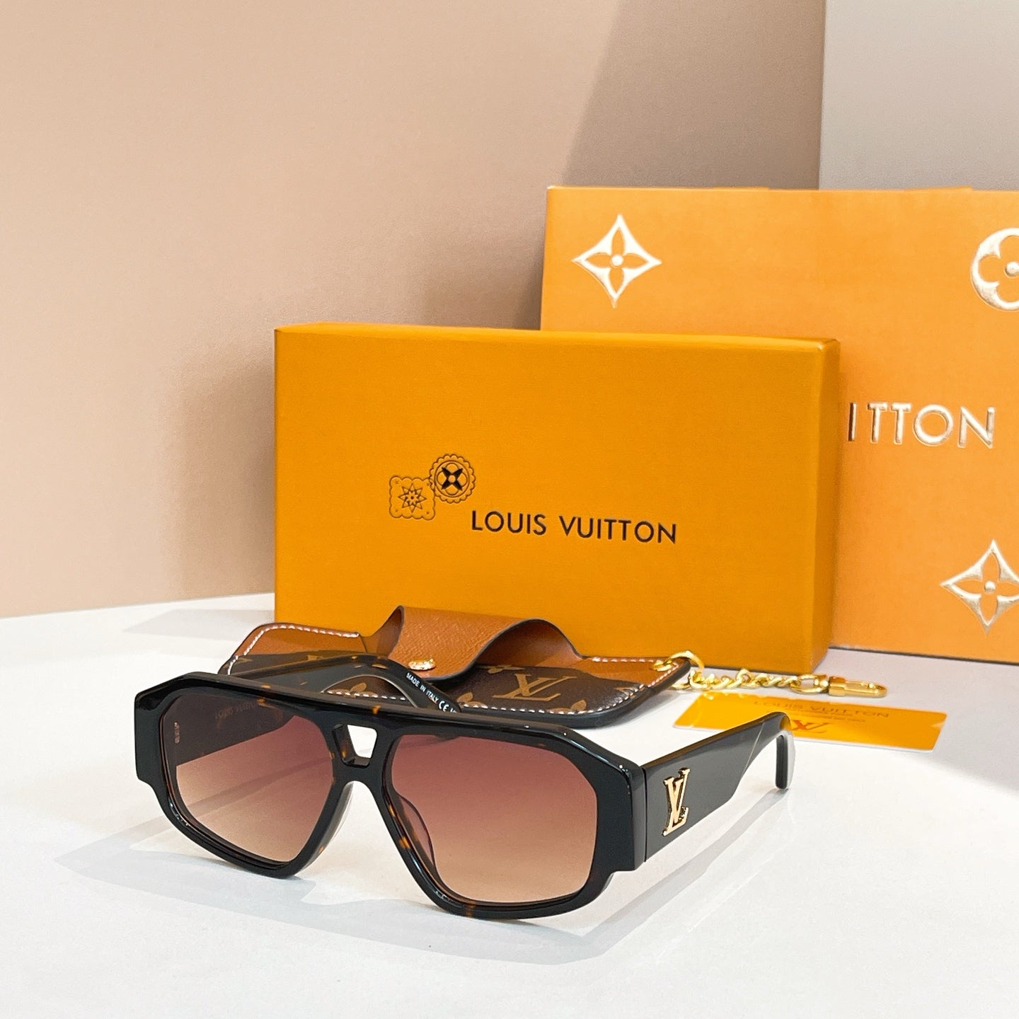 Louis Vuitton Sunglasses 673221