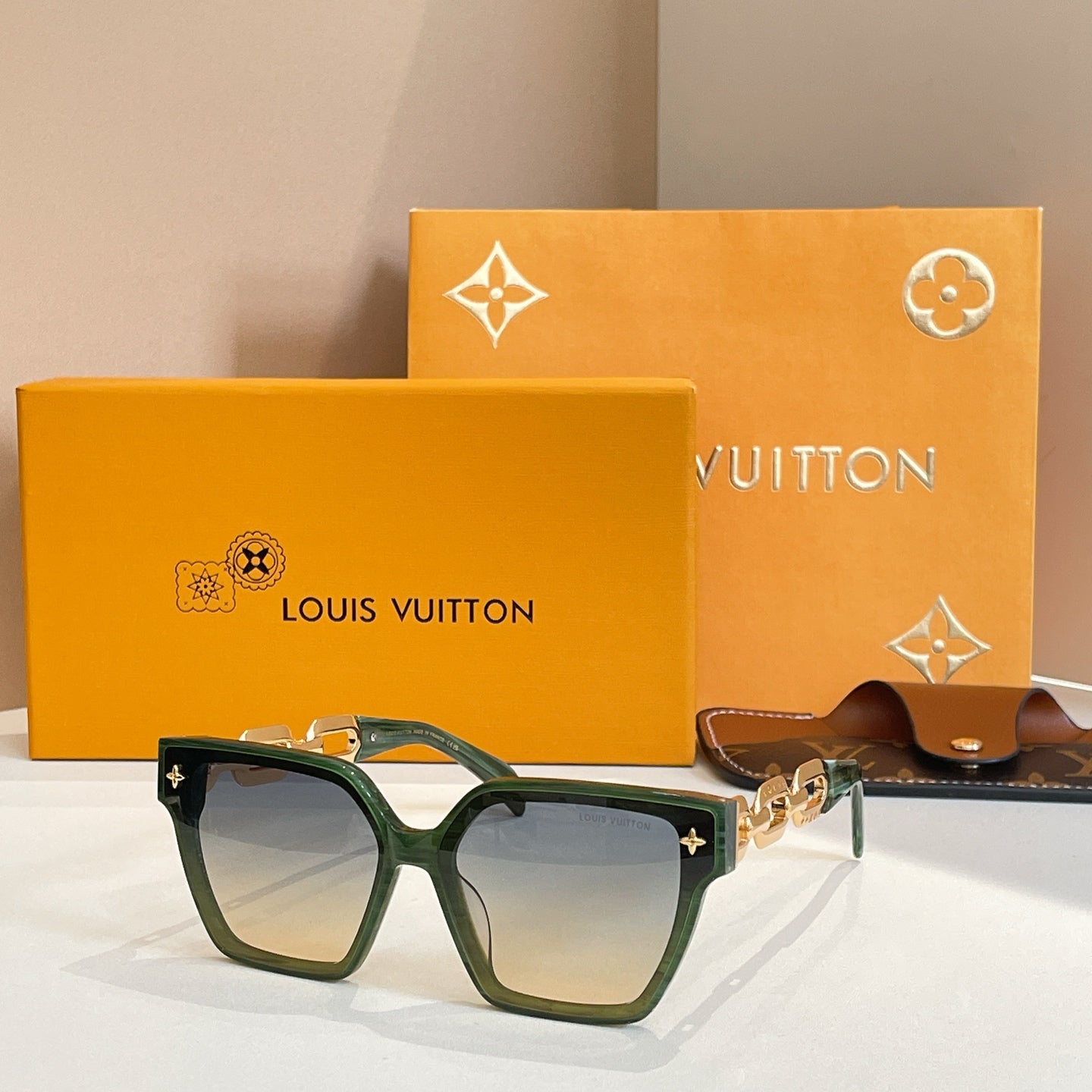 Louis Vuitton Sunglasses 690927