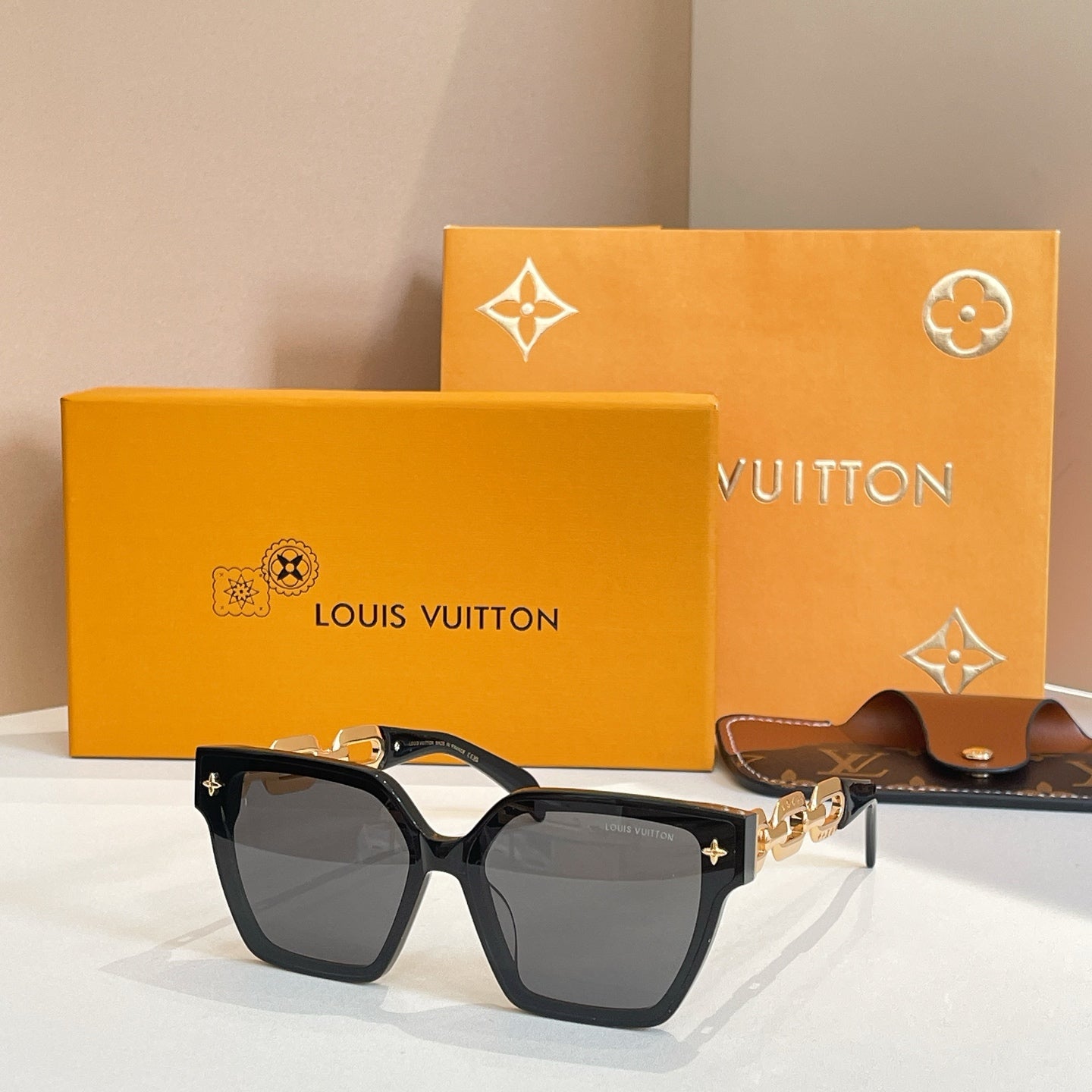 Louis Vuitton Sunglasses 690927