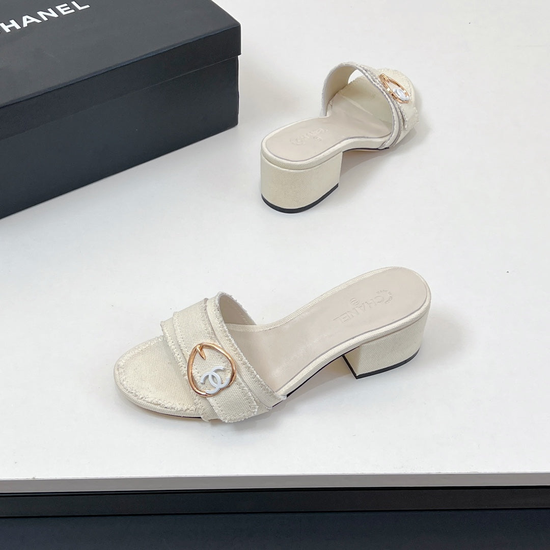 CC Mule Sandals In White Canvas Fabric 149437